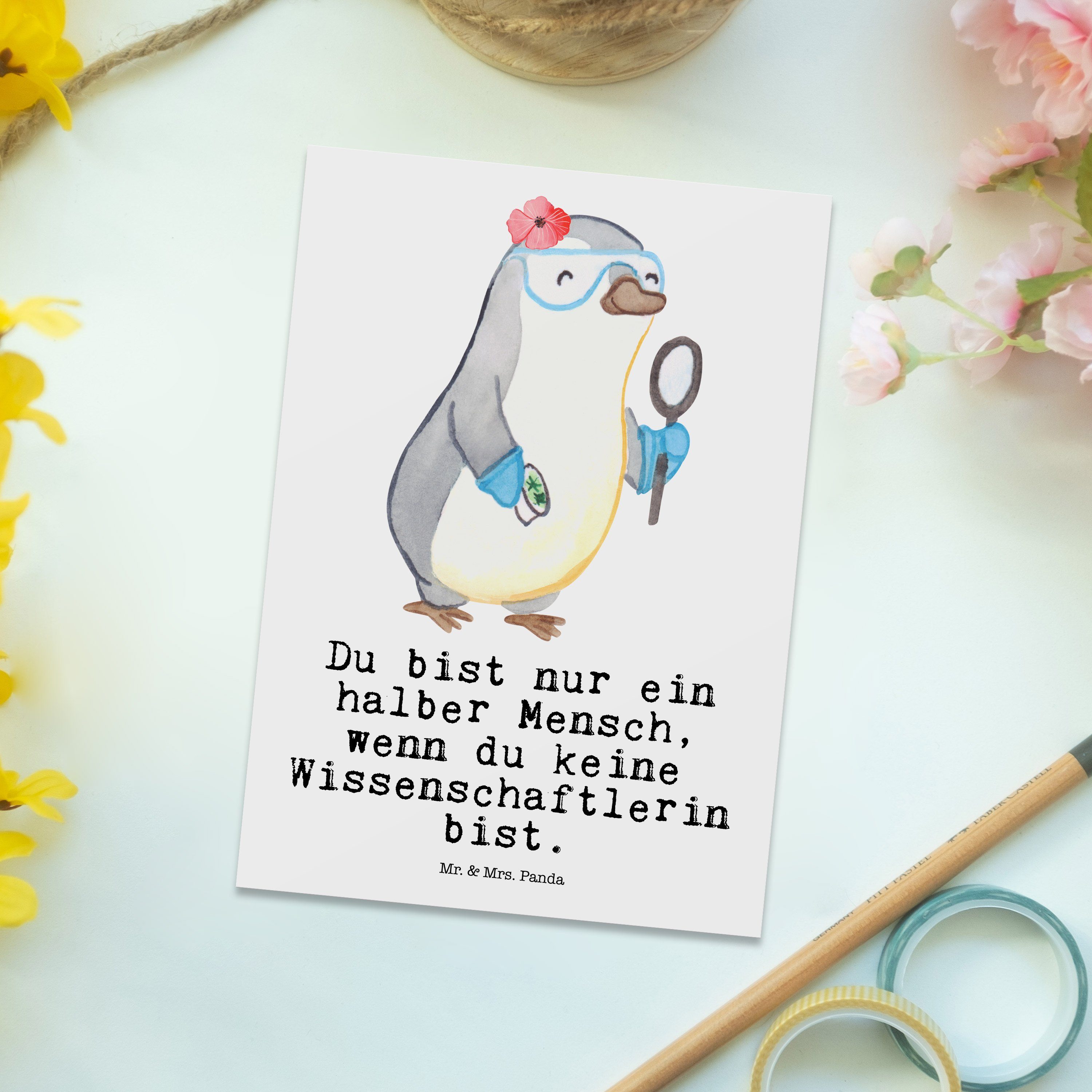Postkarte Wissenschaftlerin mit Herz Panda Weiß - Forschungseinrichtung Mr. & Mrs. - Geschenk,