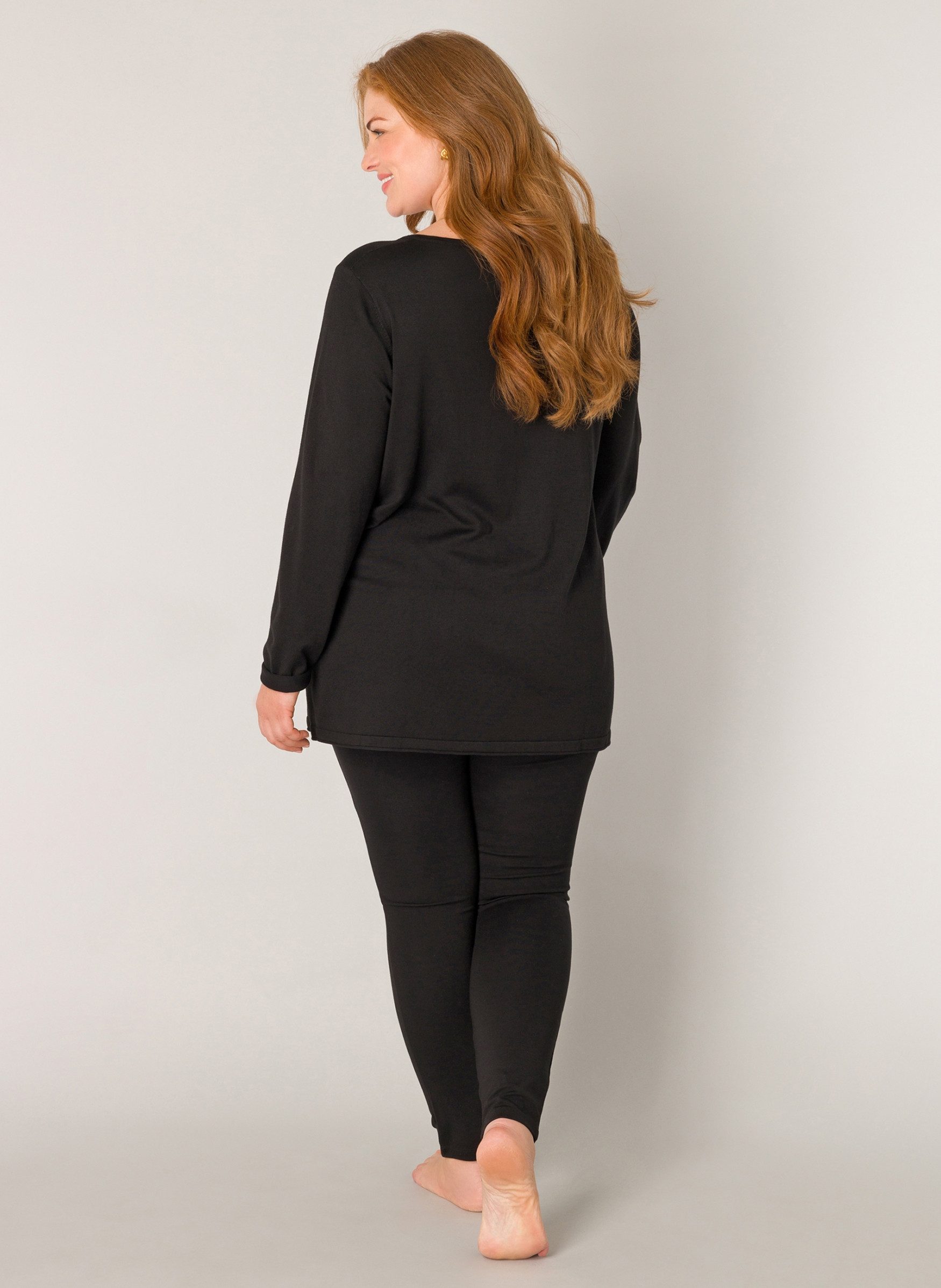 Base Level Curvy Strickpullover Anine mit V-Ausschnitt