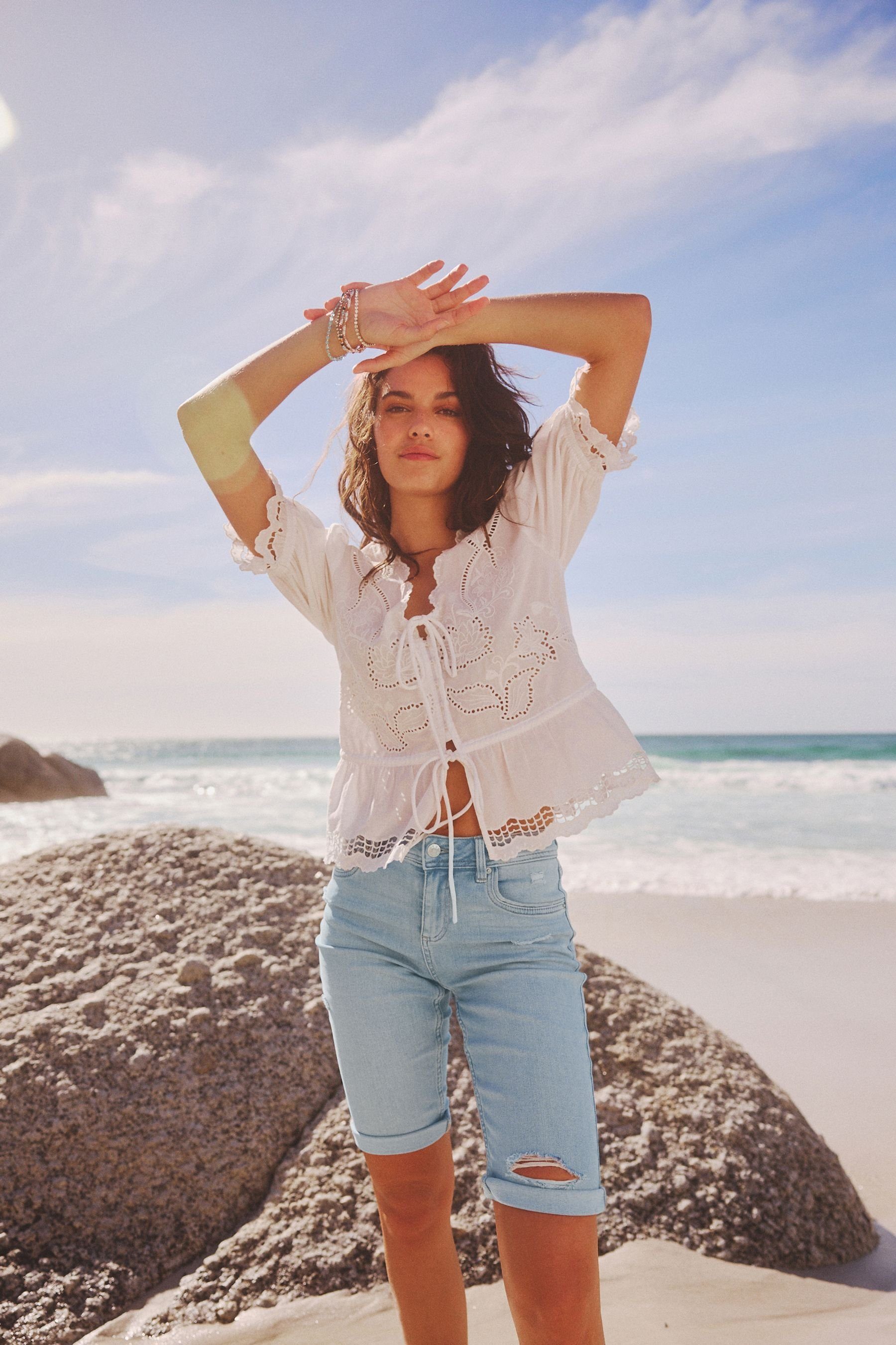 Next Jeansshorts Knielange Denim-Shorts (1-tlg)