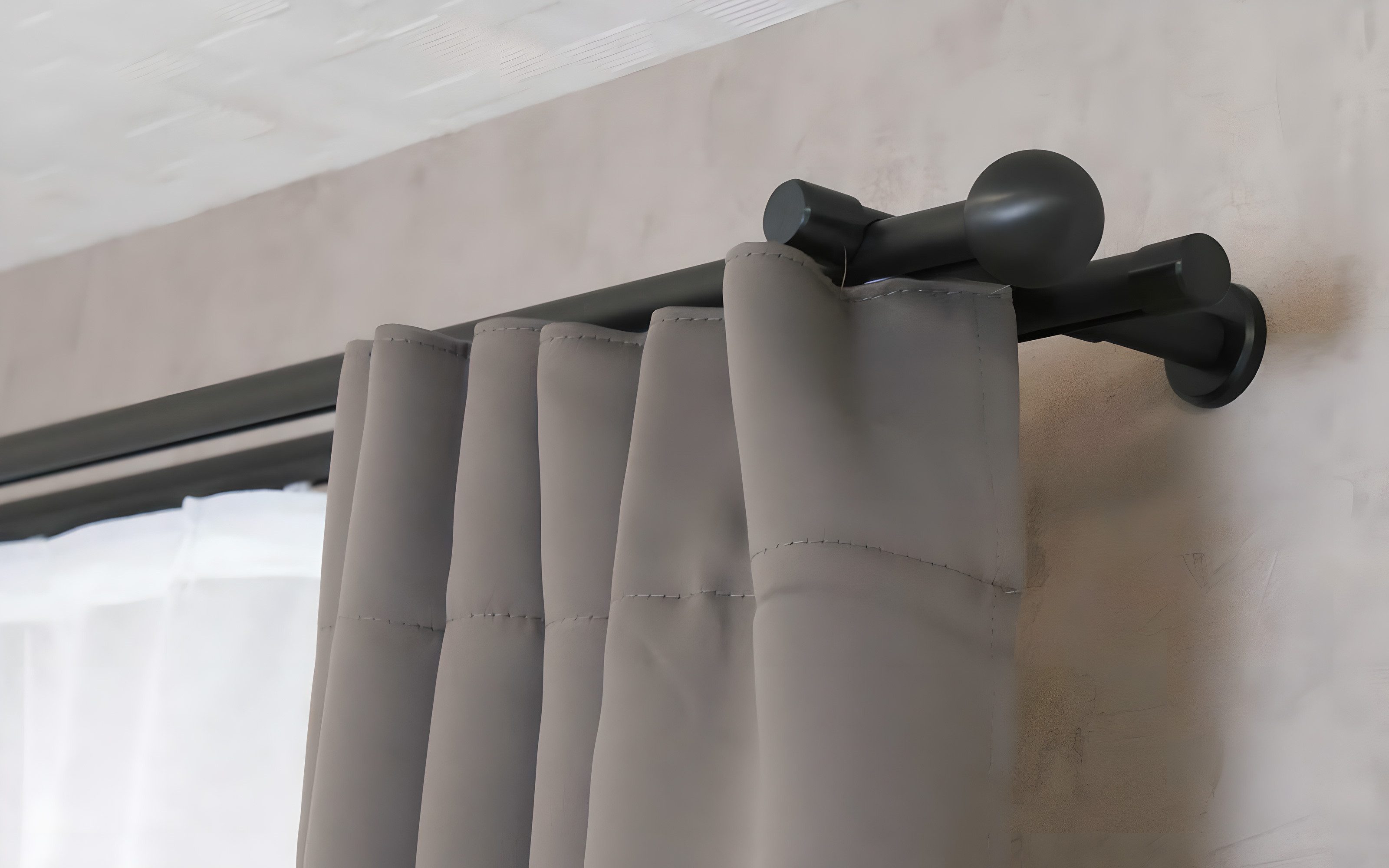 iso-design Gardinenstange Innenlauf 2-läufig schwarz Wandmontage 20 mm Endstück Kugel, Ø 20 mm, 2-läufig, Innenlaufprofil mit Metallsäge kürzbar – Bild 4 von 5