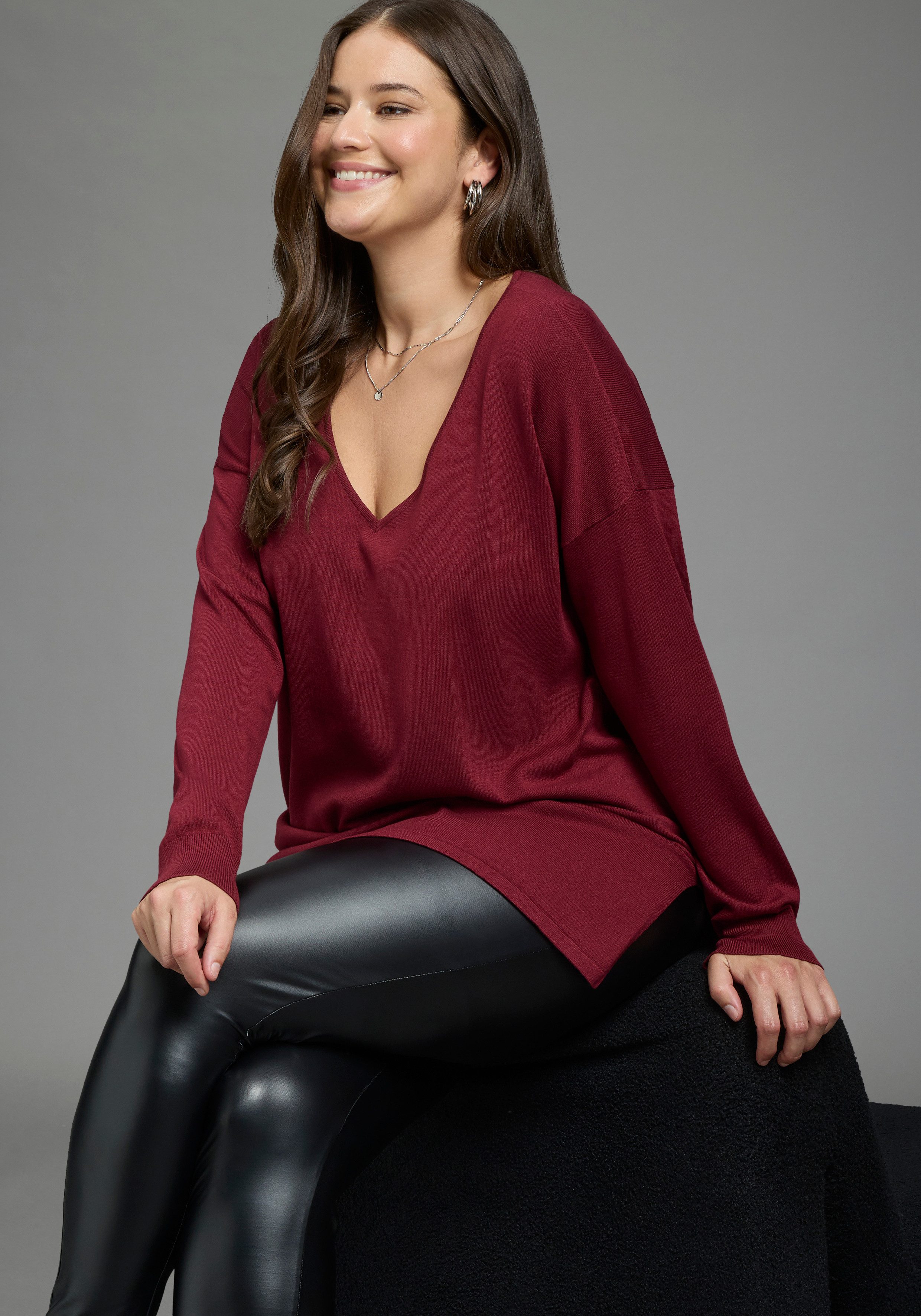 Laura Scott CURVE Longpullover Große Größen aus fließendem Feinstrick mit schönem V-Ausschnitt