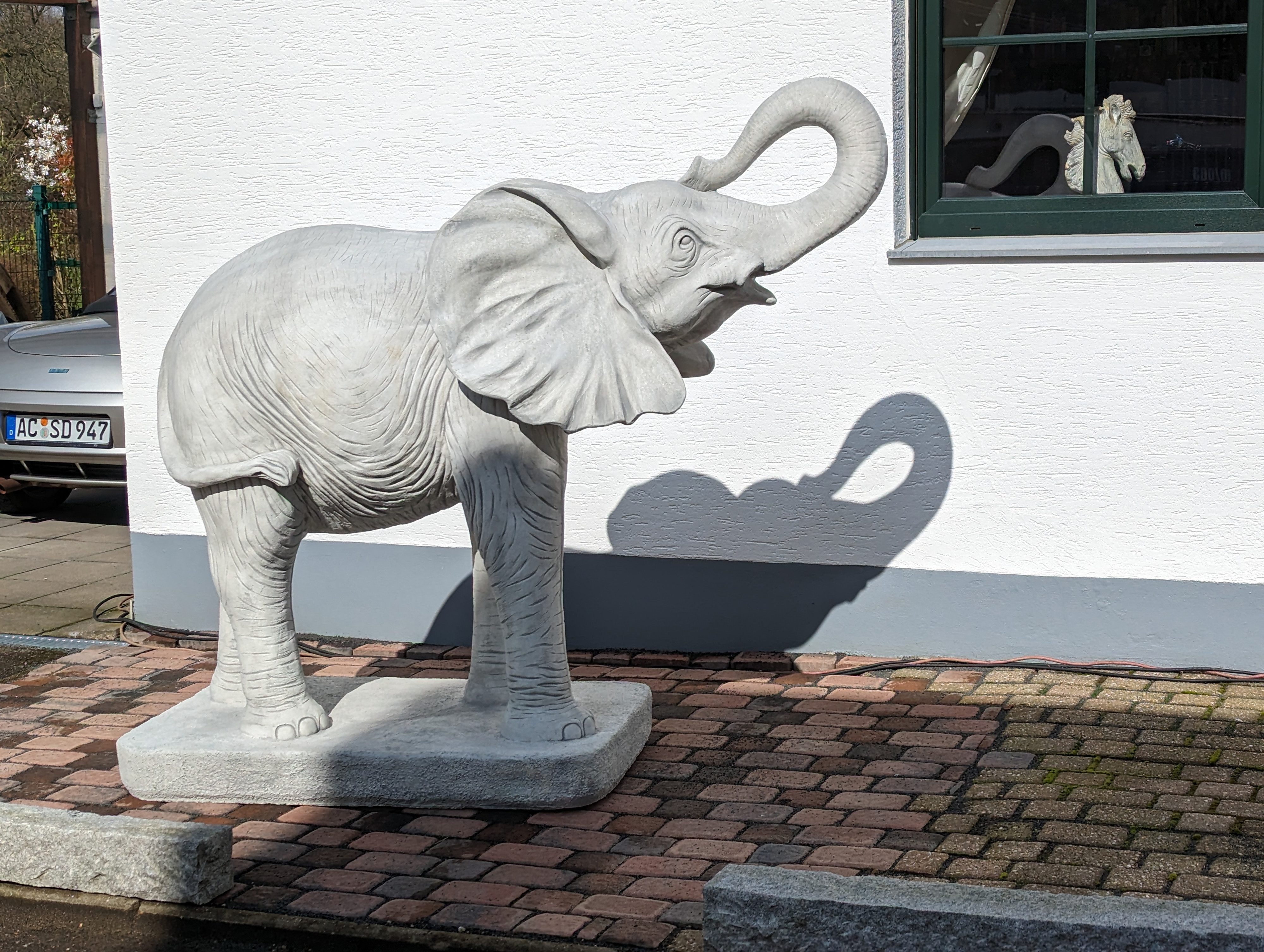 gartendekoparadies.de Gartenfigur Statue Elefant auf Stabiler Bodenplatte, H. 156 cm, 950 kg, Frostsicher