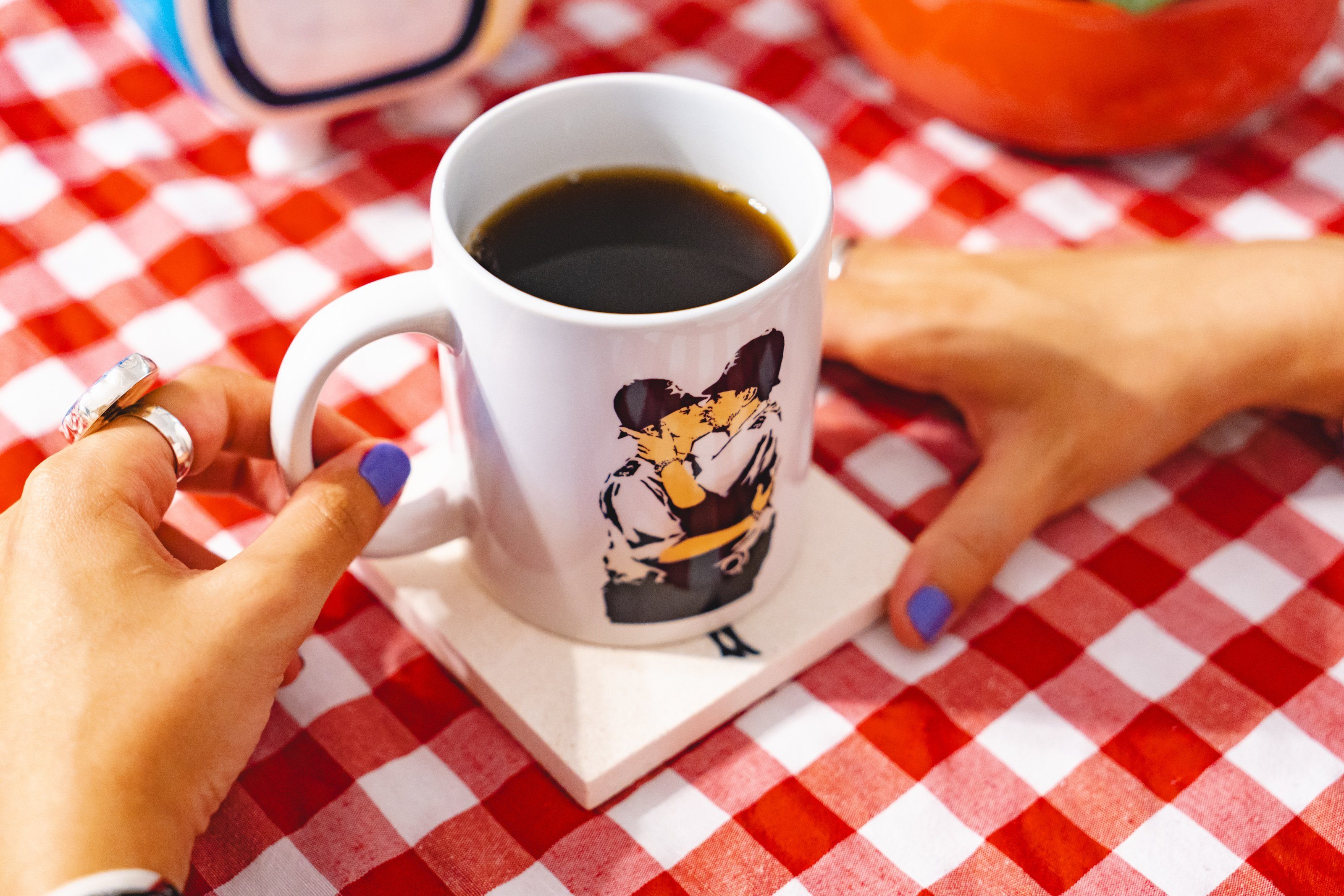 AvantgART Tasse Banksy Kaffeetasse, Banksy Kunstdruck, Kaffeetassen aus Keramik, Porzellan