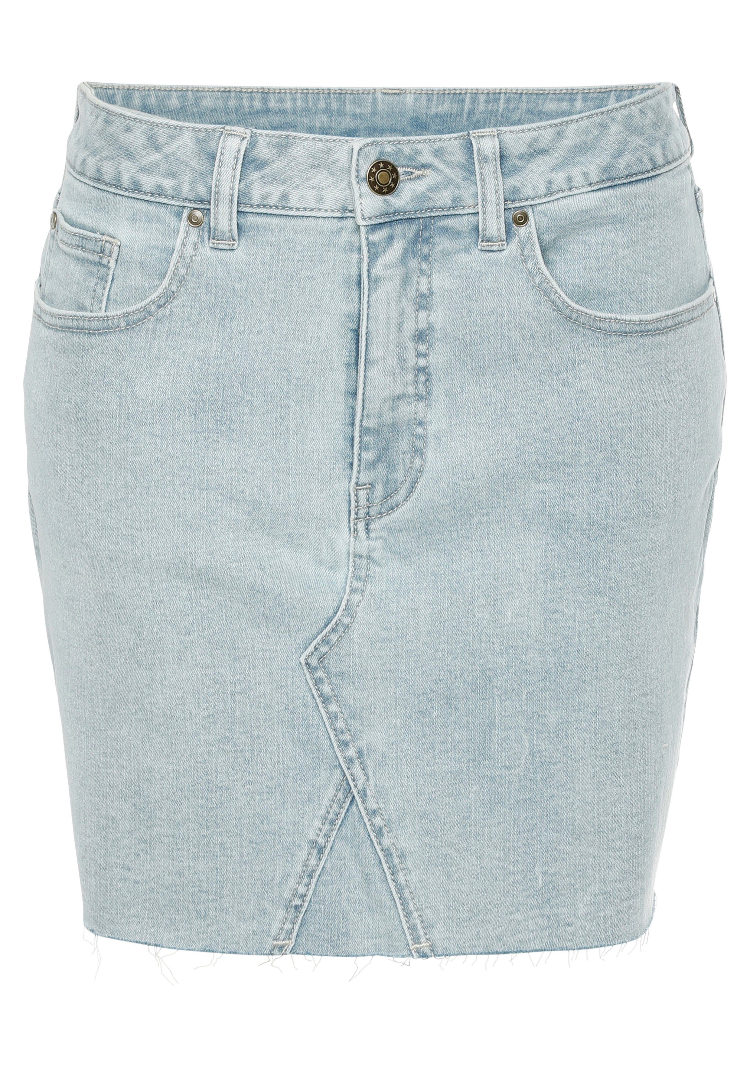 Buffalo Jeansrock in kurzer Form mit Fransensaum, Minirock aus bequemem Baumwoll-Stretch. € 59,99