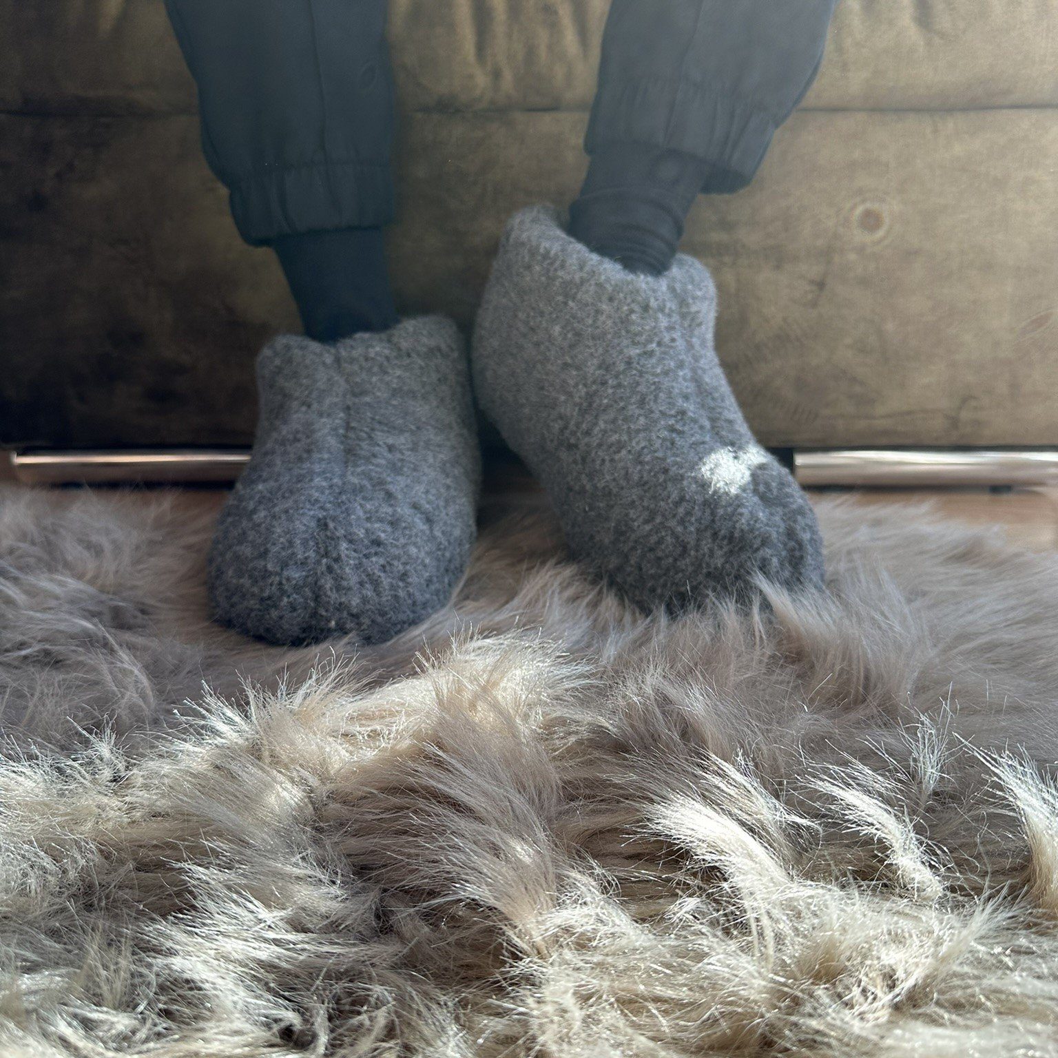 weich Woll-Socken gefüttert bequem Joy & Hüttenschuhe Schur-Wolle rutschfest) (aus Winter Montreal hohe & atmungsaktiv Schaf-Wolle Home Grau warm Hausschuhe geschlossen Lamm-Fell