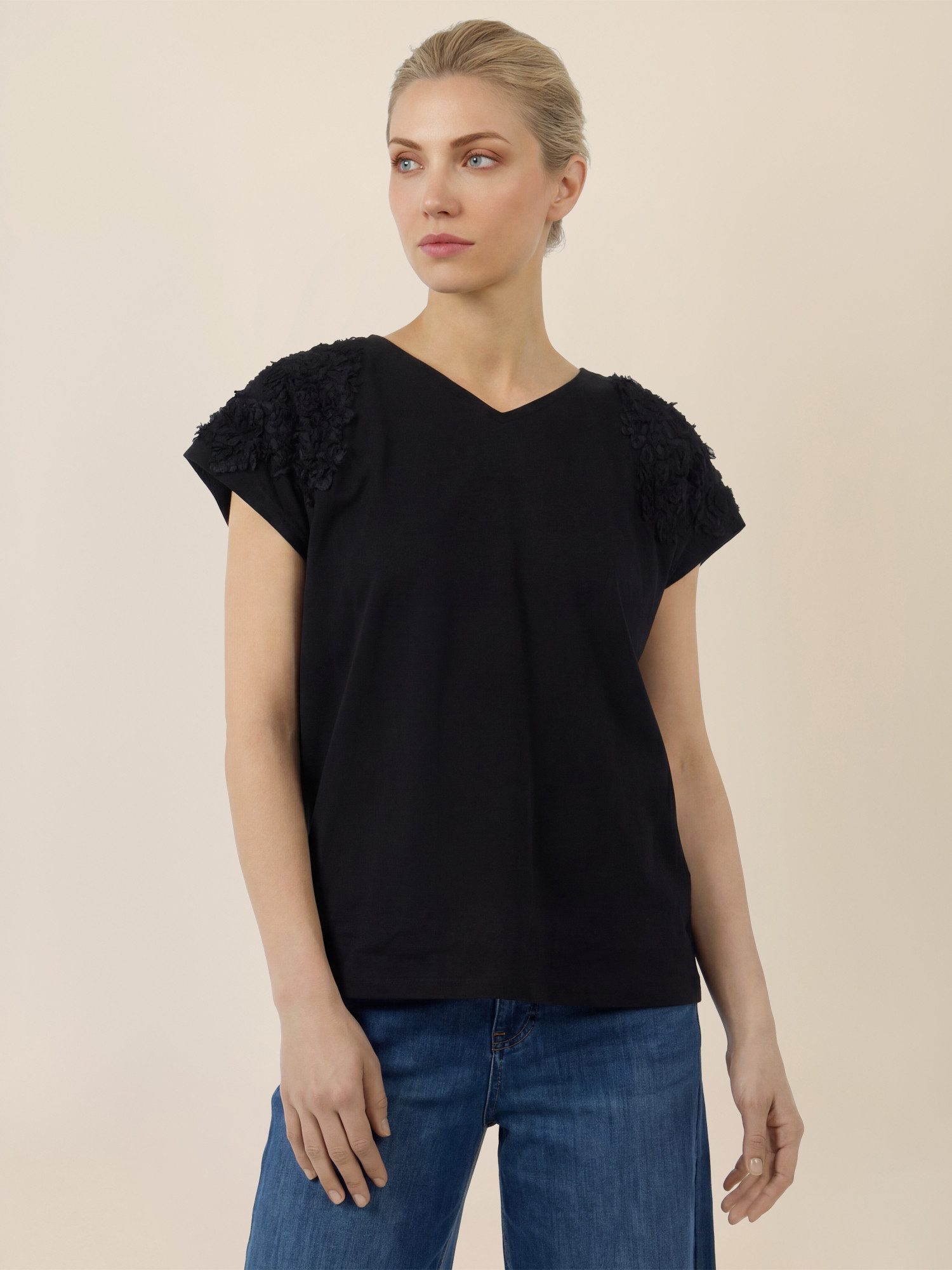Apart Shirtbluse mit V-Ausschnitt und 3D-Blüten