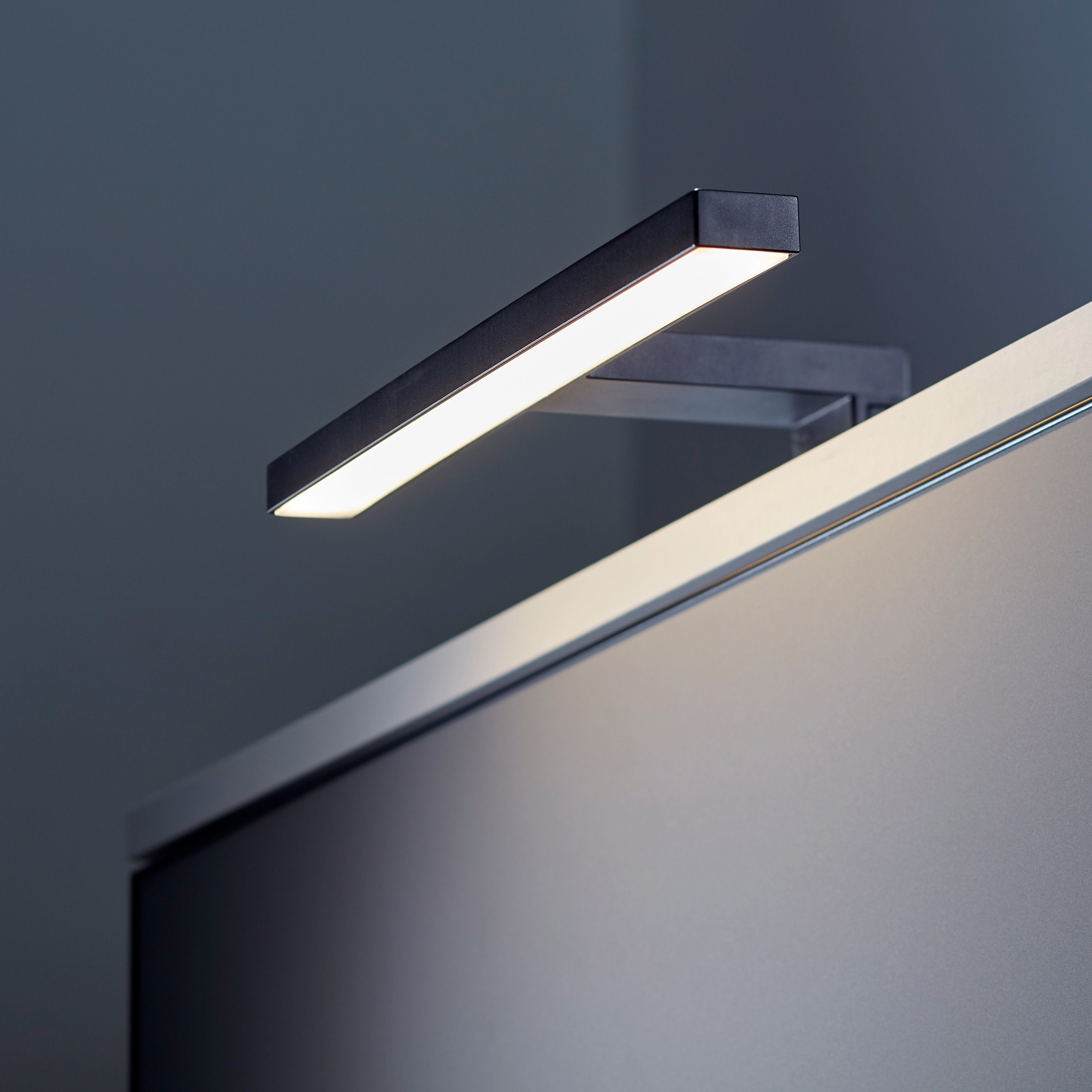 Loevschall Spiegelleuchte Lagan LED Tageslichtweiß, fest Neutralweiß, Warmweiß schwarz integriert, NextGen