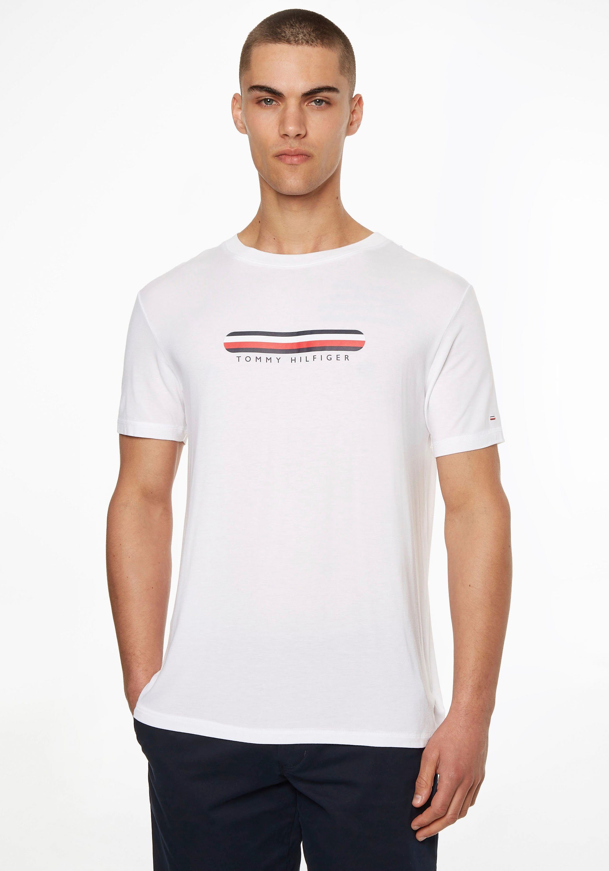 Tommy Hilfiger mit Basic für T-Shirt Underwear der jeden Hilfiger Tommy Tag Ein Brust, Logo-Schriftzug auf tolles