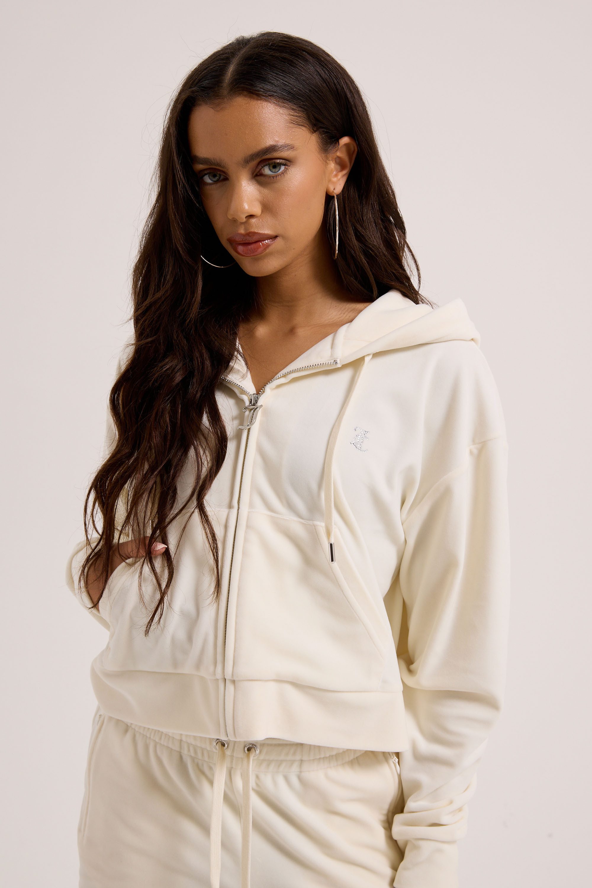 Juicy Couture Kapuzennickijacke ICCLE OUTLINE CROPPED HOODIE. Damen Trainingsjacke Damen, Sweatjacke mit Kapuze, Velour, mit Glitzer, Sale