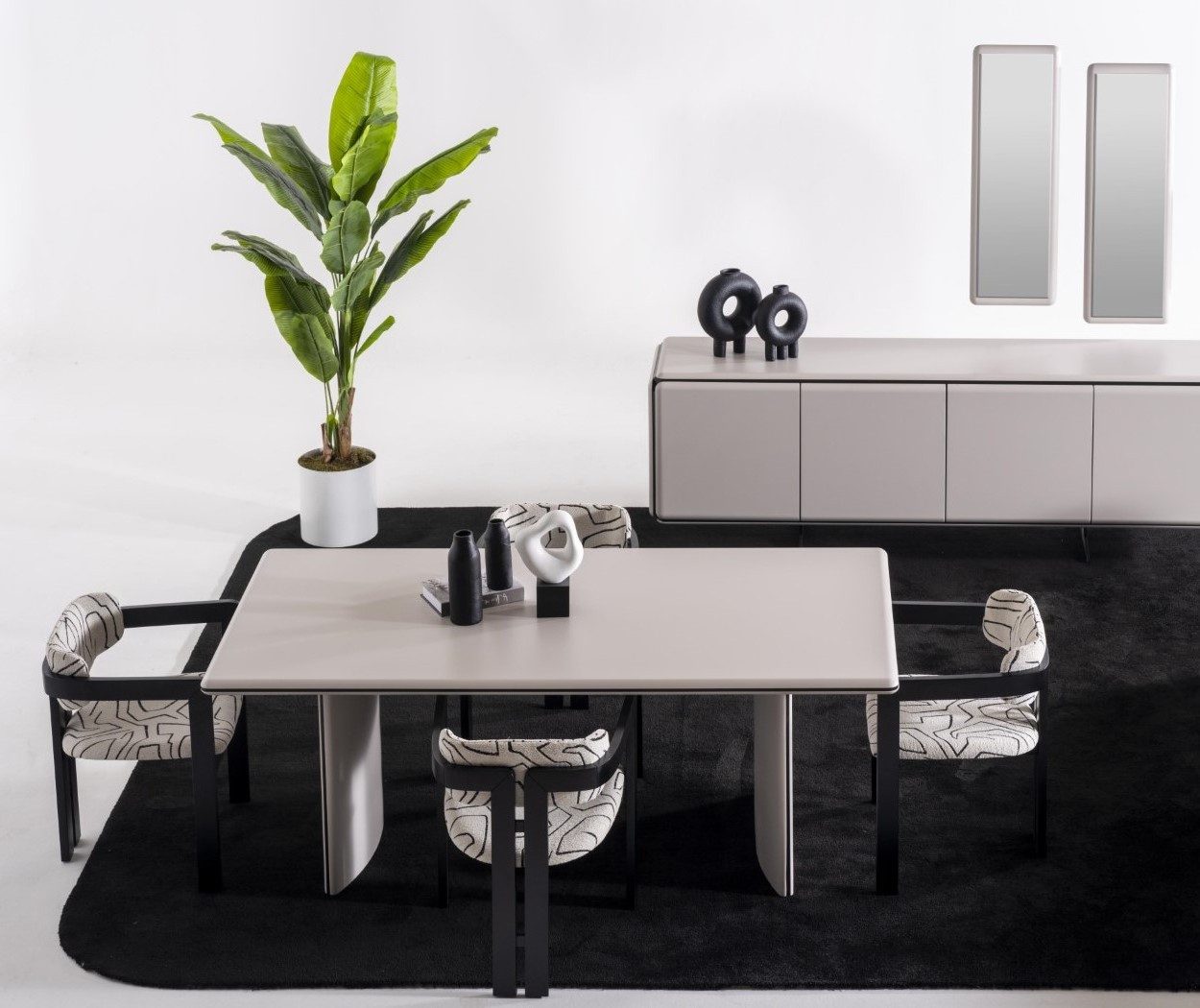Essgruppe Beiges Esszimmer Set aus Holz mit Esstisch und komfortablen Stühlen