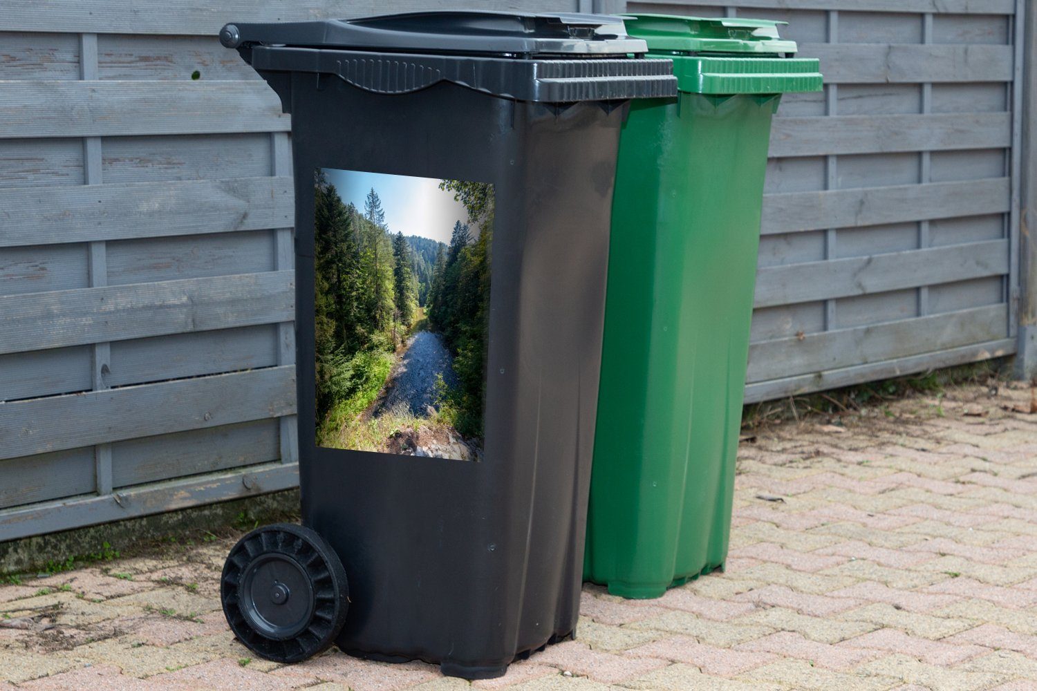 (1 Abfalbehälter Mülleimer-aufkleber, den Mülltonne, in Nationalparks Slowakisches Wäldern MuchoWow des Wandsticker Sticker, St), Container, Fluss Paradies