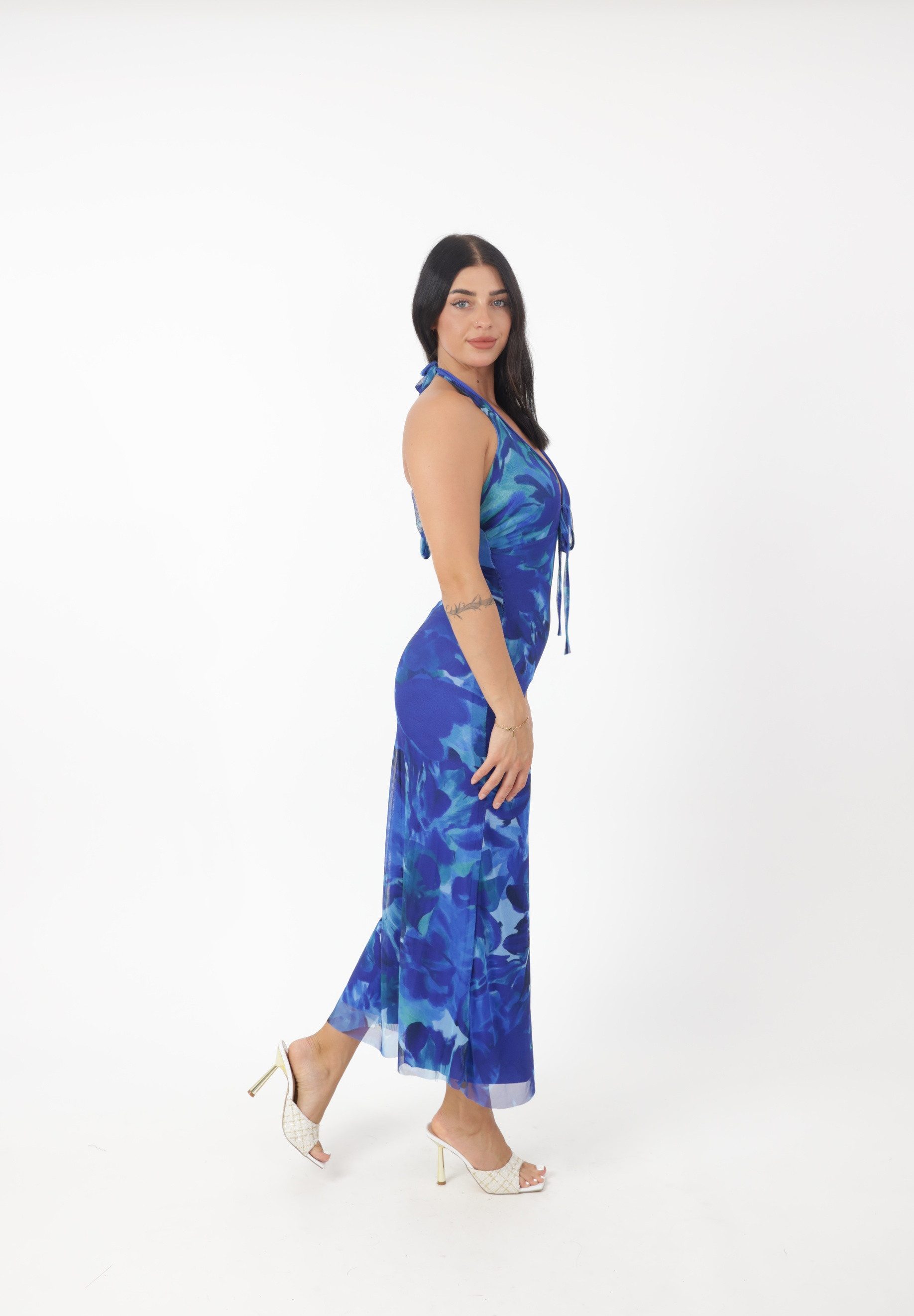 Elara Sommerkleid Damen Maxikleid mit Batikmuster – Neckholderkleid mit Rückenausschnitt mit Muster