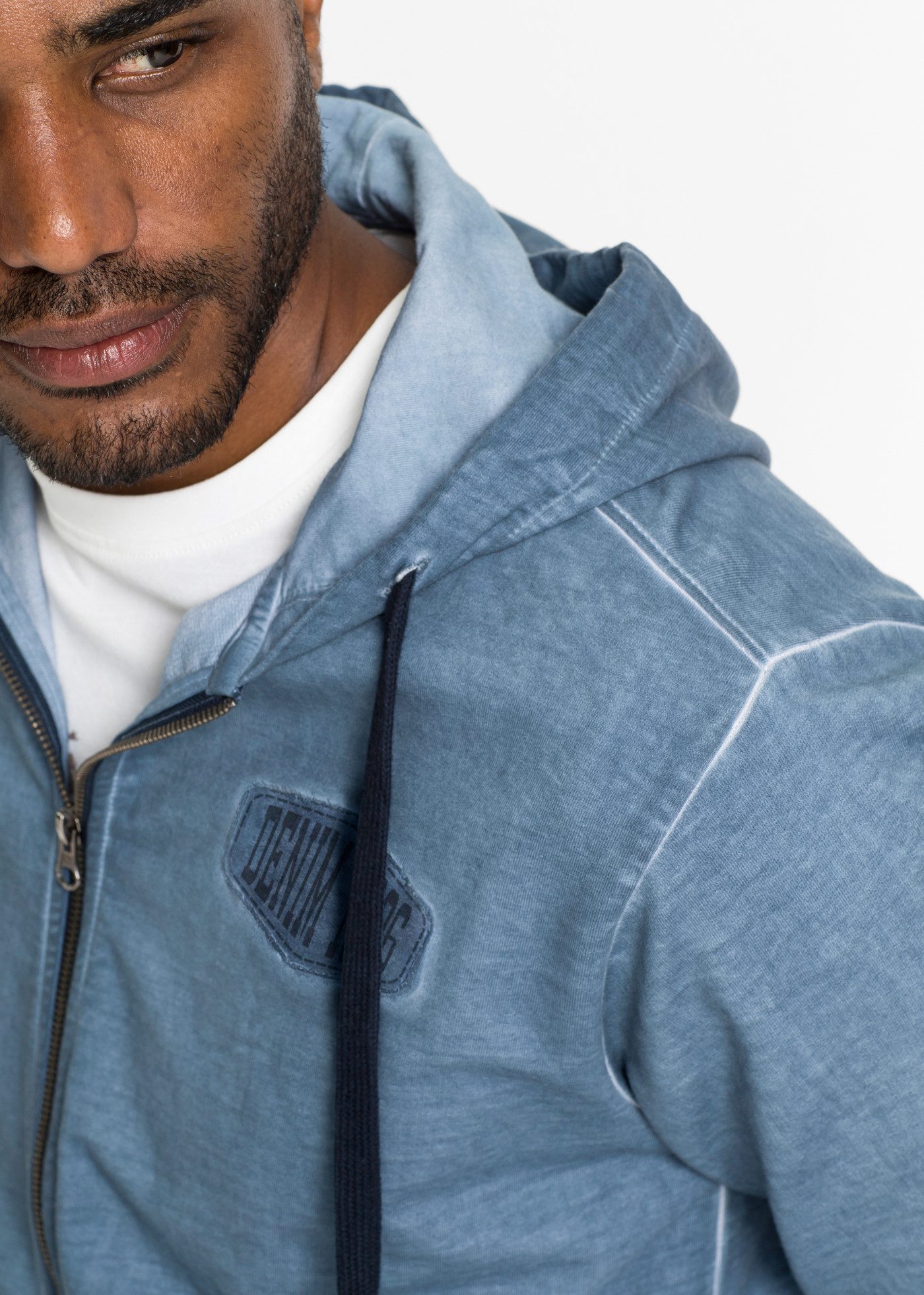 bonprix Kapuzensweatjacke aus Baumwolle, Regular Fit, cool gewaschene Optik, im Casual Stil – Bild 3 von 5