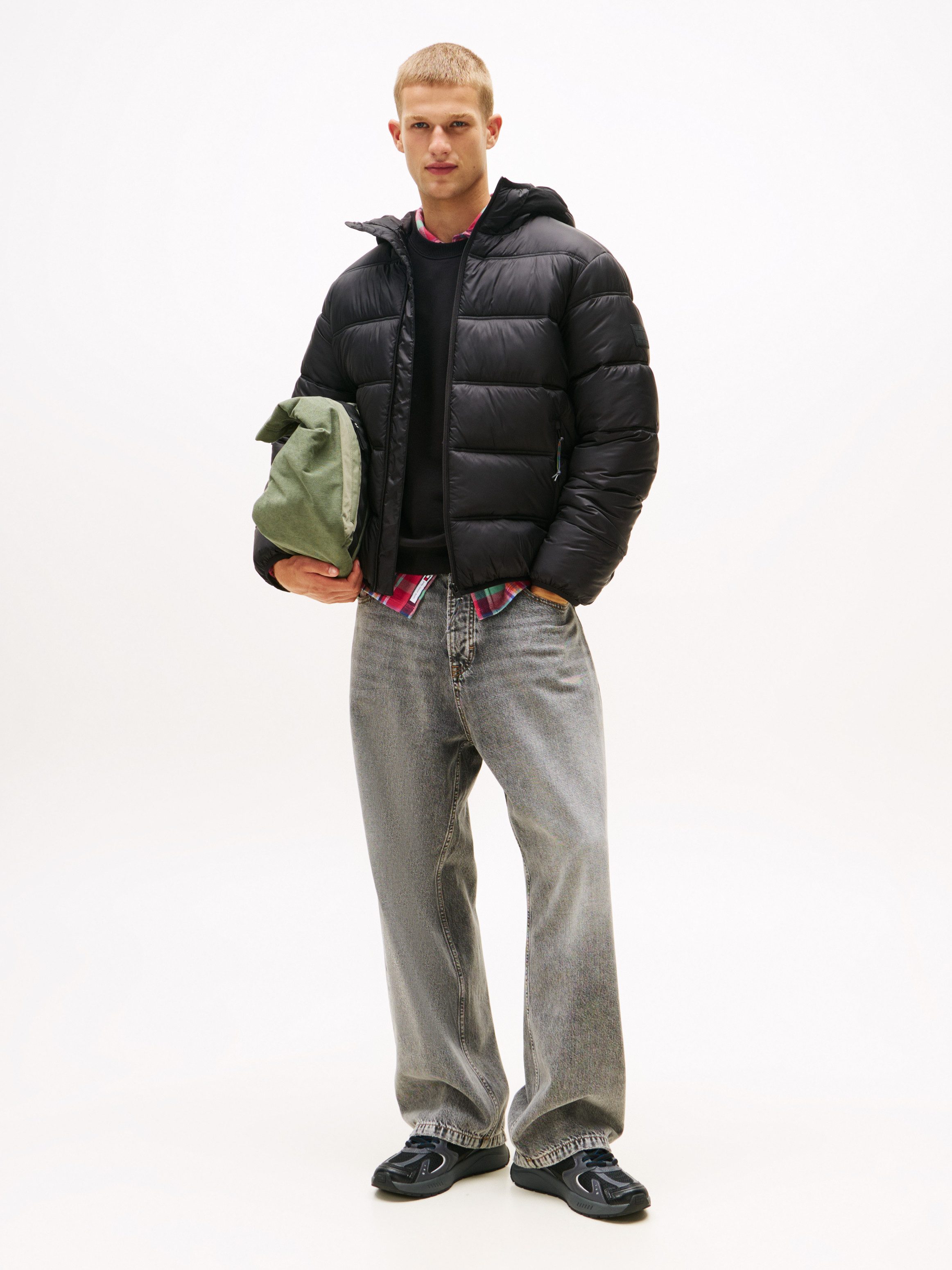 Tommy Jeans Steppjacke HOODED LOGO PUFFER Winterjacke Steppjacke W Regular fit mit Rundhalsausschnitt
