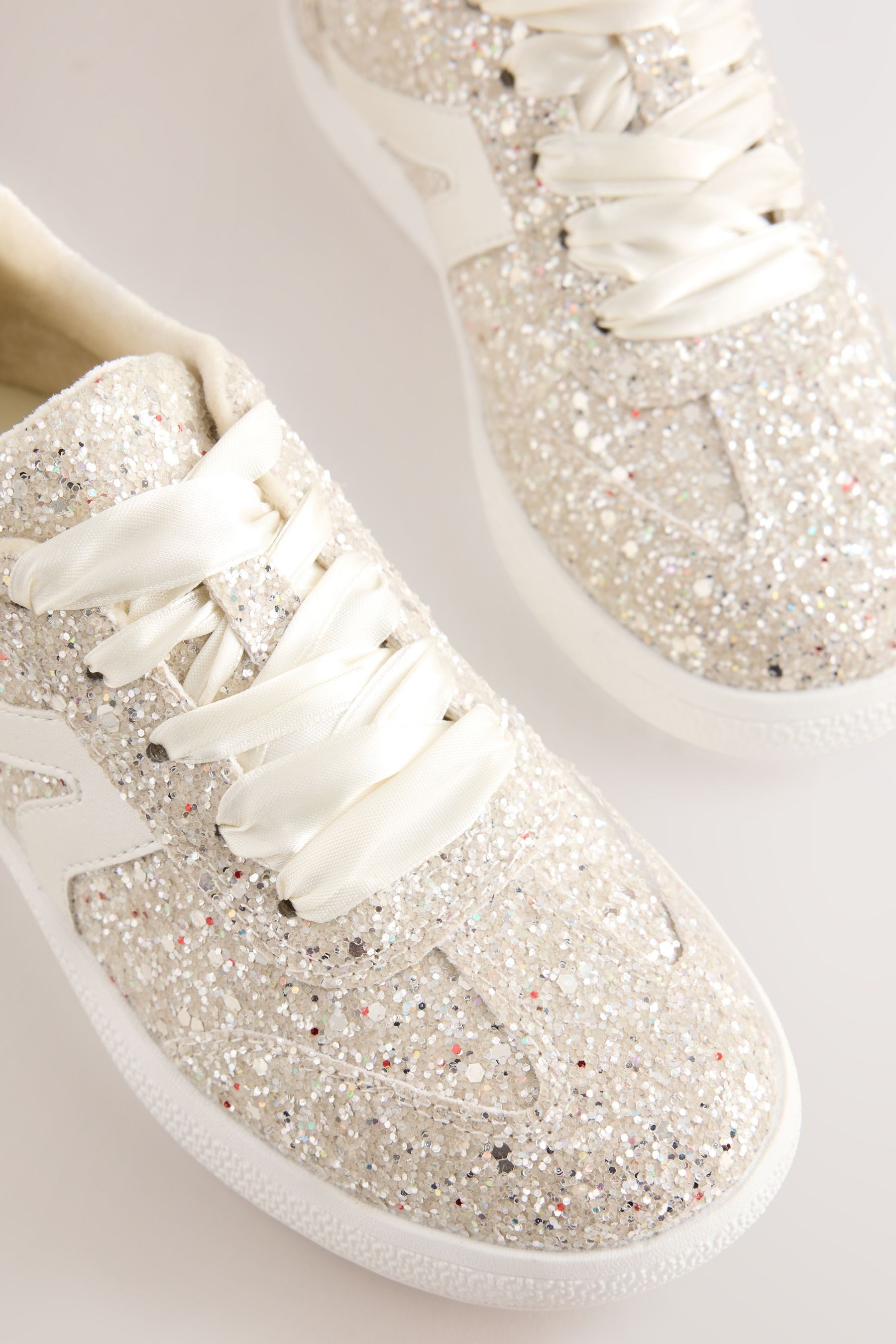 Next Sportschuh im Retro-Stil Sneaker – Bild 2 von 5
