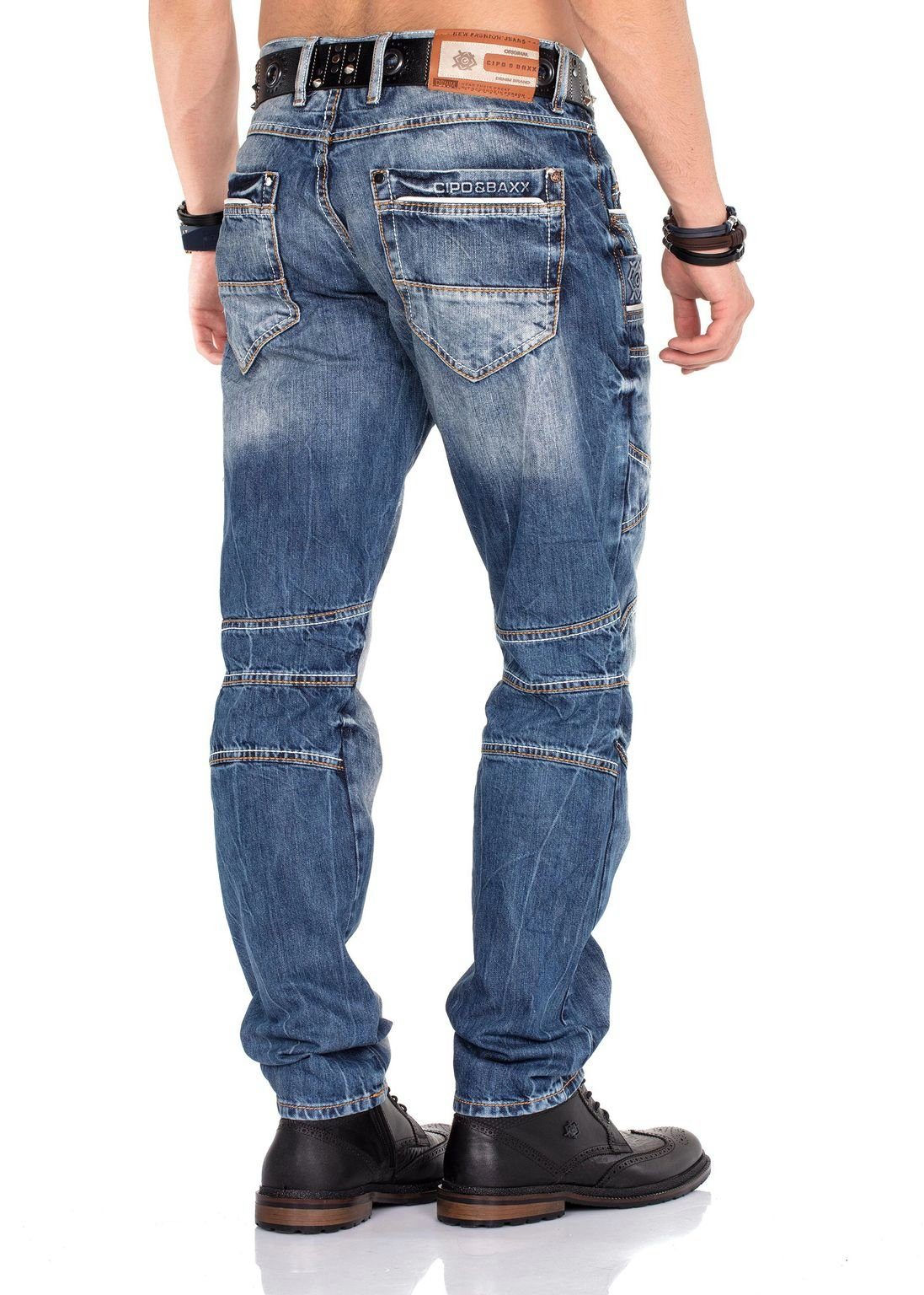 Cipo & Baxx Straight-Jeans Ziernähten großem mit Schriftzug und