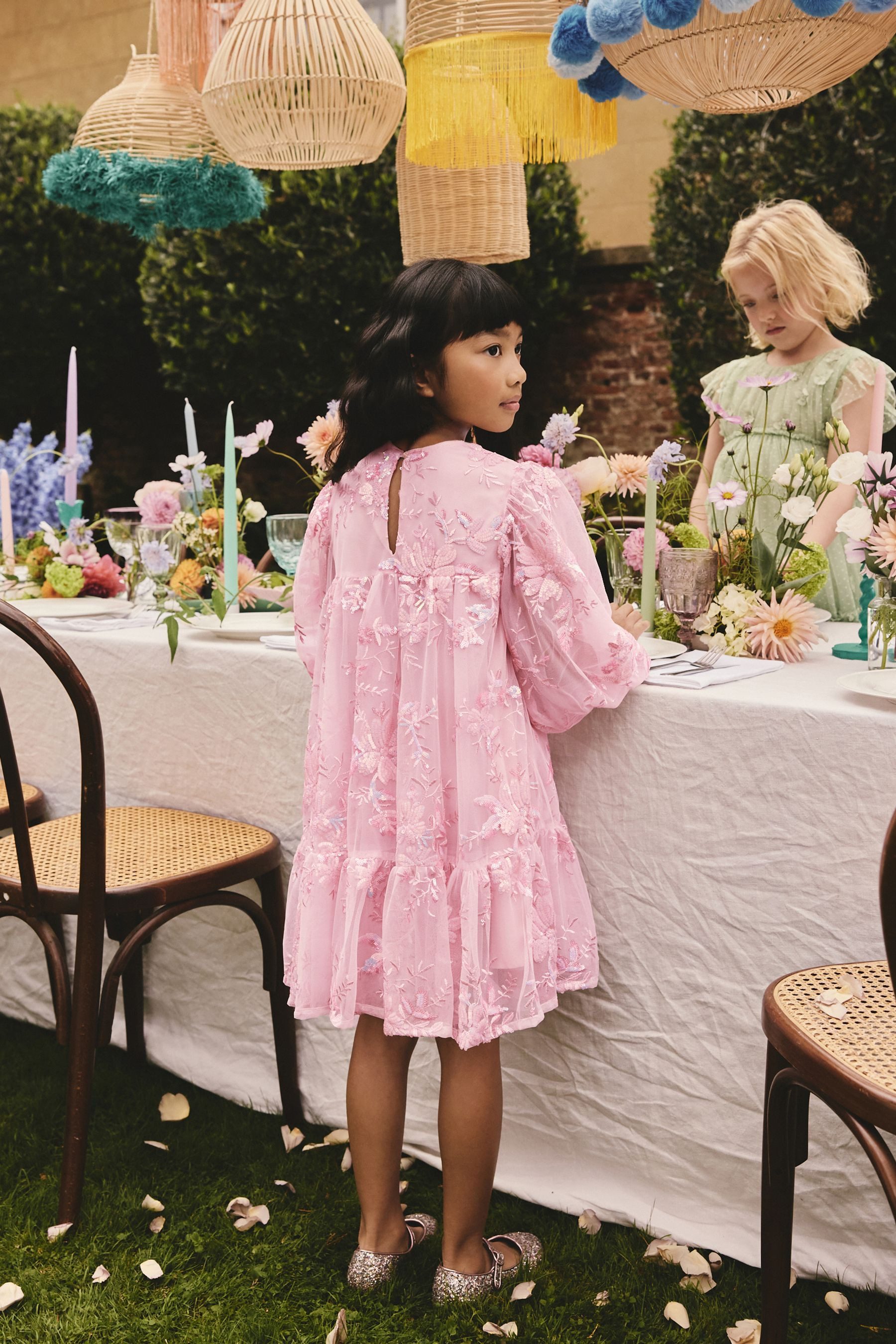 Next Paillettenkleid Festliches Langarm-Kleid aus Mesh mit Pailletten (1-tlg)