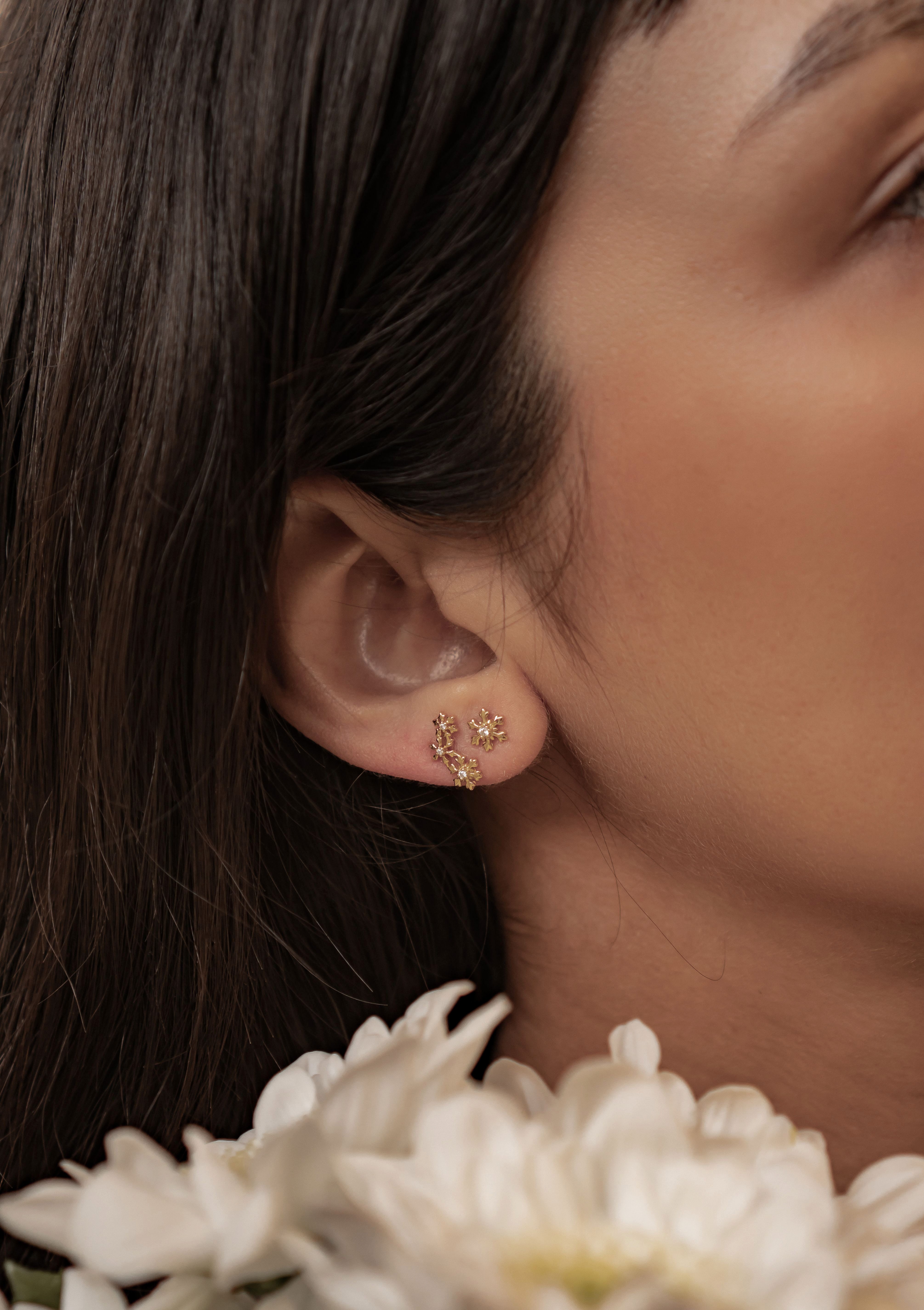 Hey Happiness Paar Ohrstecker Zirkonia Schneeflocken, für Damen & Mädchen, Festliche 925 Silber Damen Ohrringe, vergoldet