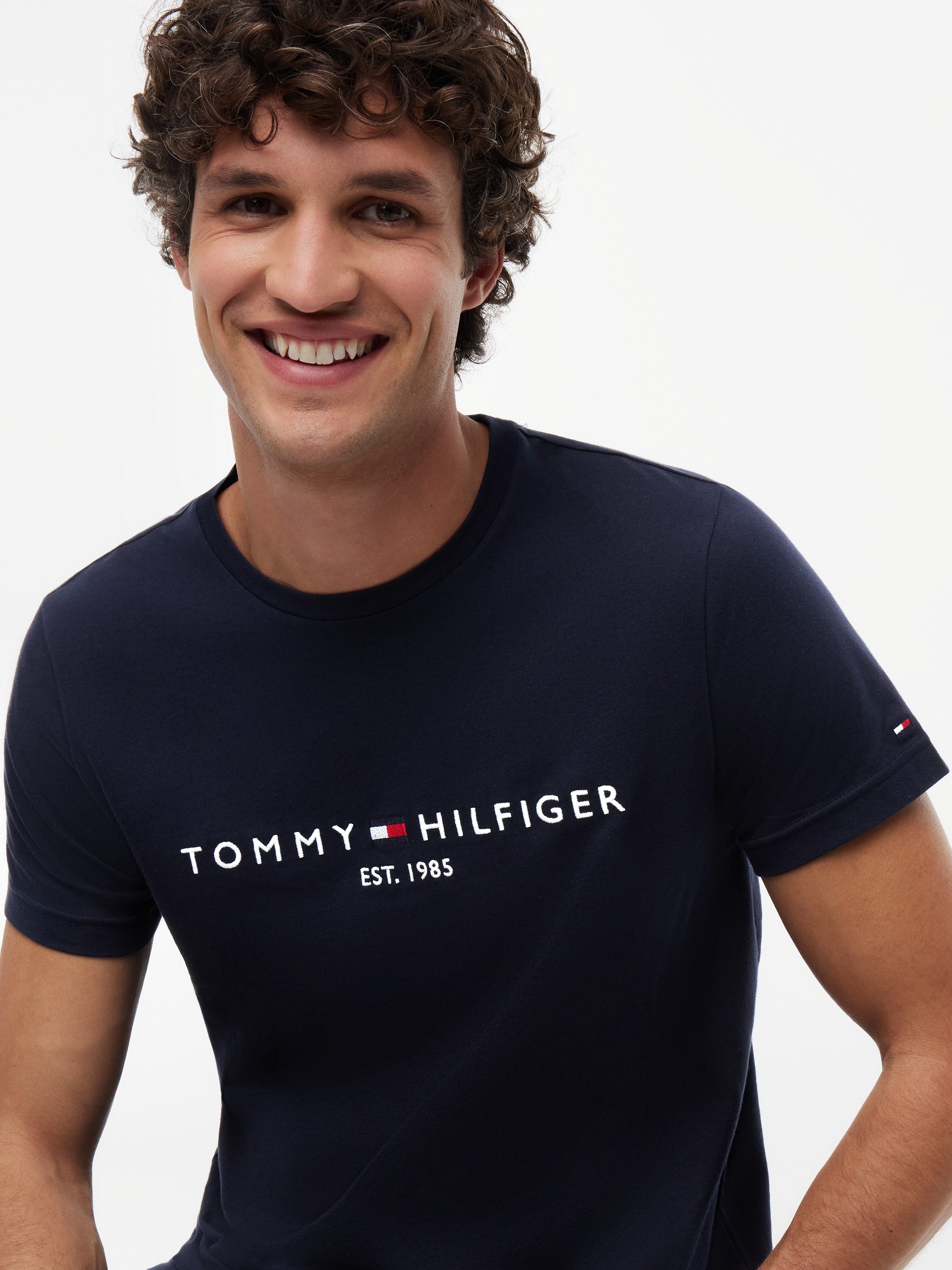 Tommy Hilfiger T-Shirt TOMMY FLAG HILFIGER TEE aus Bio-Baumwolle, Regular Fit