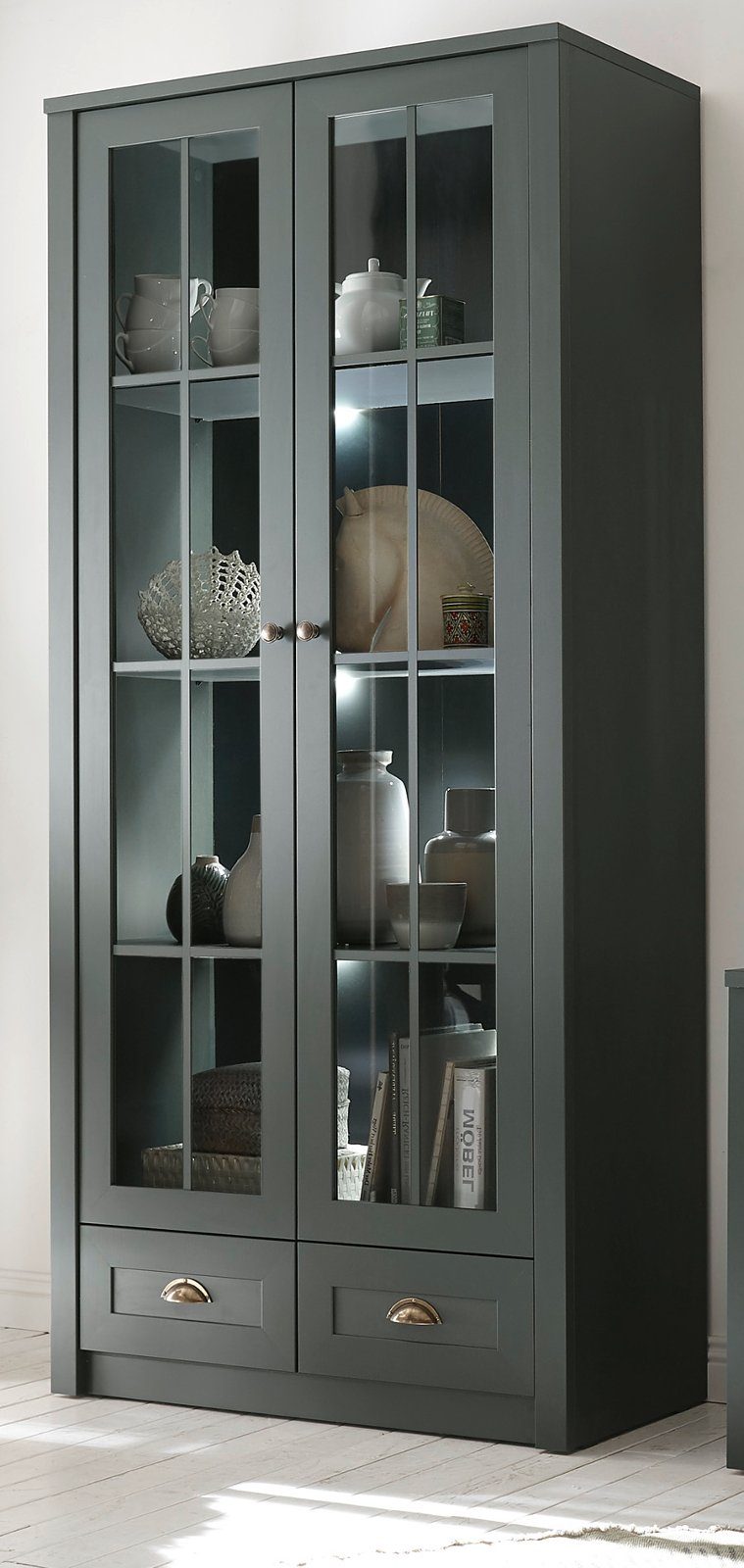 Furn.Design Standvitrine Forres (Vitrinenschrank in Landhaus grün, 2-türig, 90 x 197 cm) mit viel Platz für Dekoration