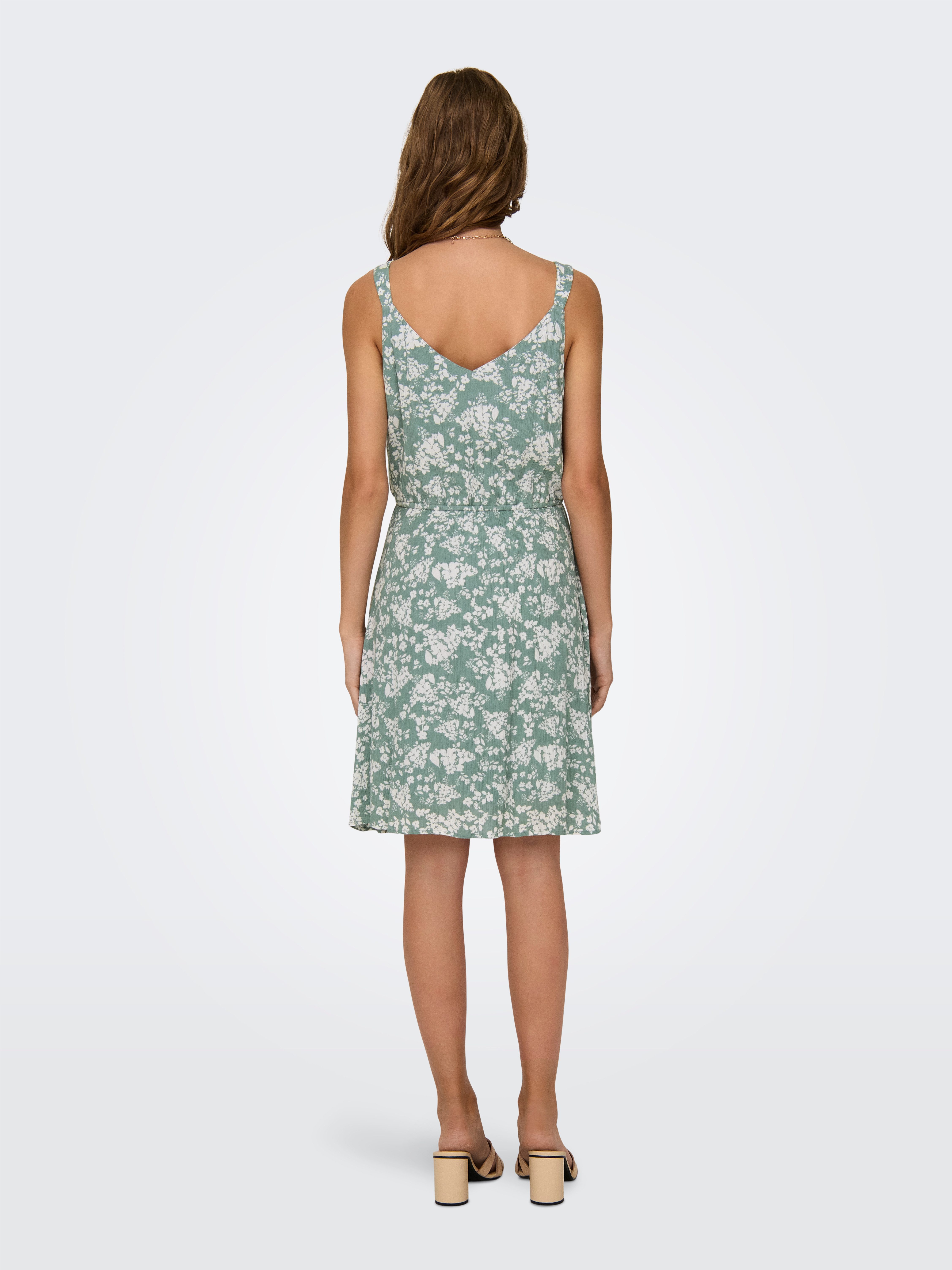 ONLY Trägerkleid ONLKARMEN LIFE S/L SHORT DRESS WVN NOOS Viskose, regular fit, V-Ausschnitt