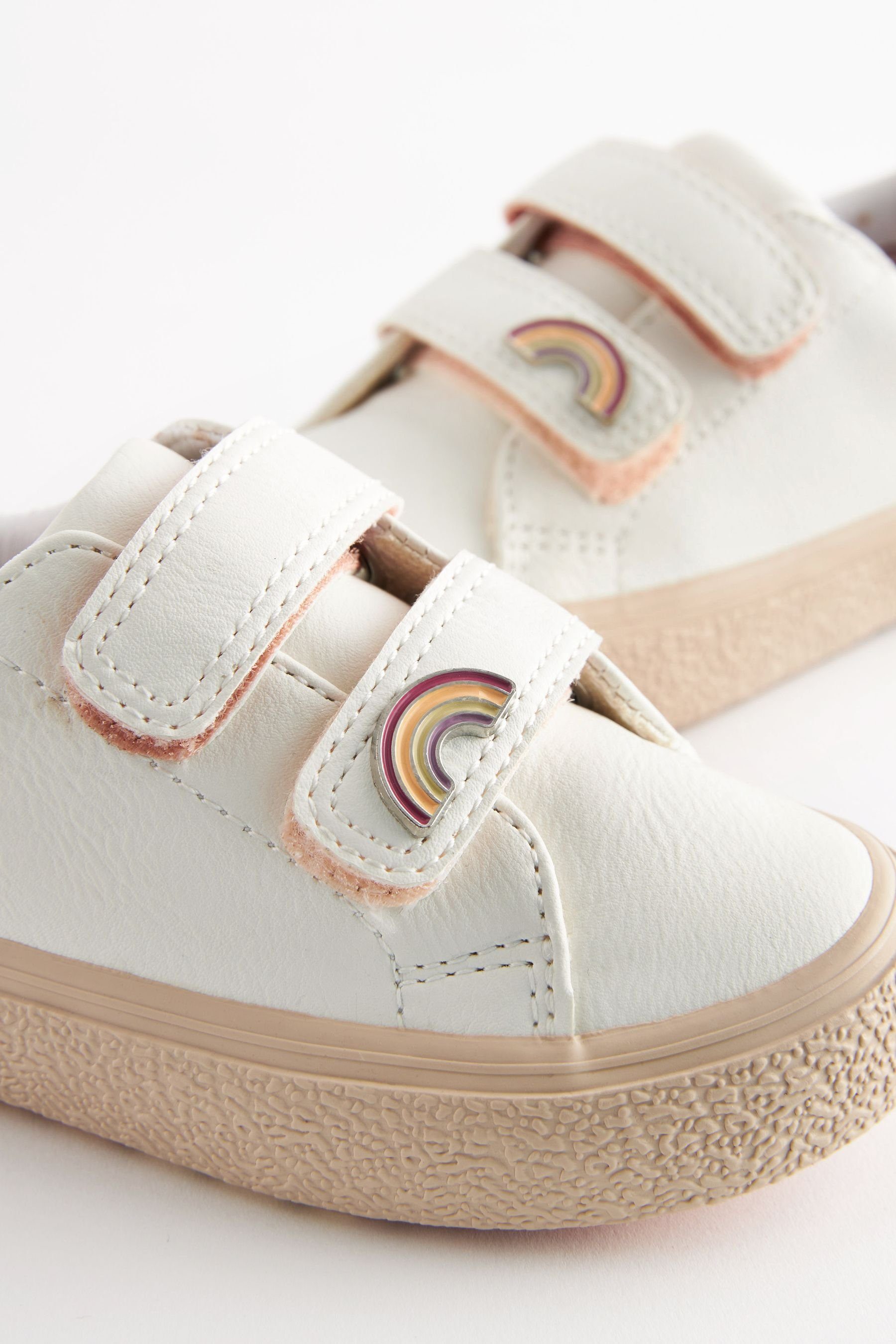 Slipper Next (1-tlg) Sneaker White mit Regenbogenmotiv Neutral