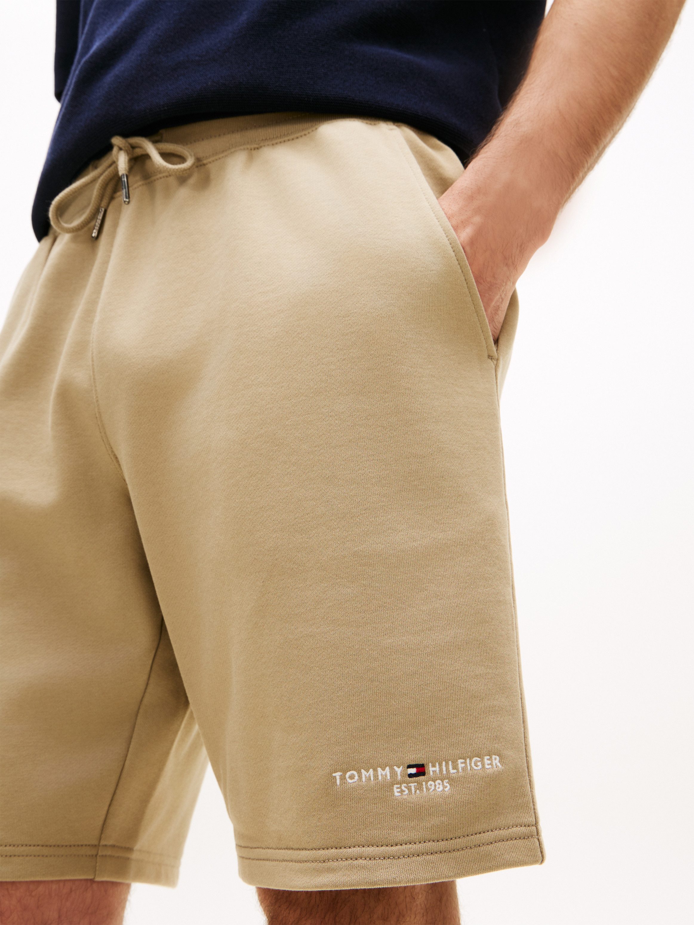 Tommy Hilfiger Sweatshorts TOMMY LOGO Regular fit mit elastischem Bund