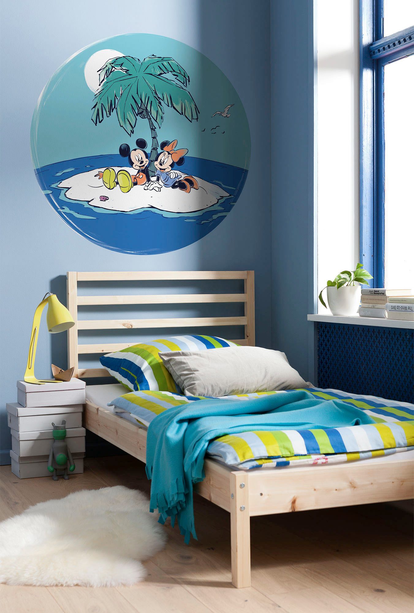 Komar Wandtattoo selbstklebendes Vlies, Mickey and Minnie Remote Island, Gr.125x125 cm (1 St), Künstler: Komar, rund und selbstklebend