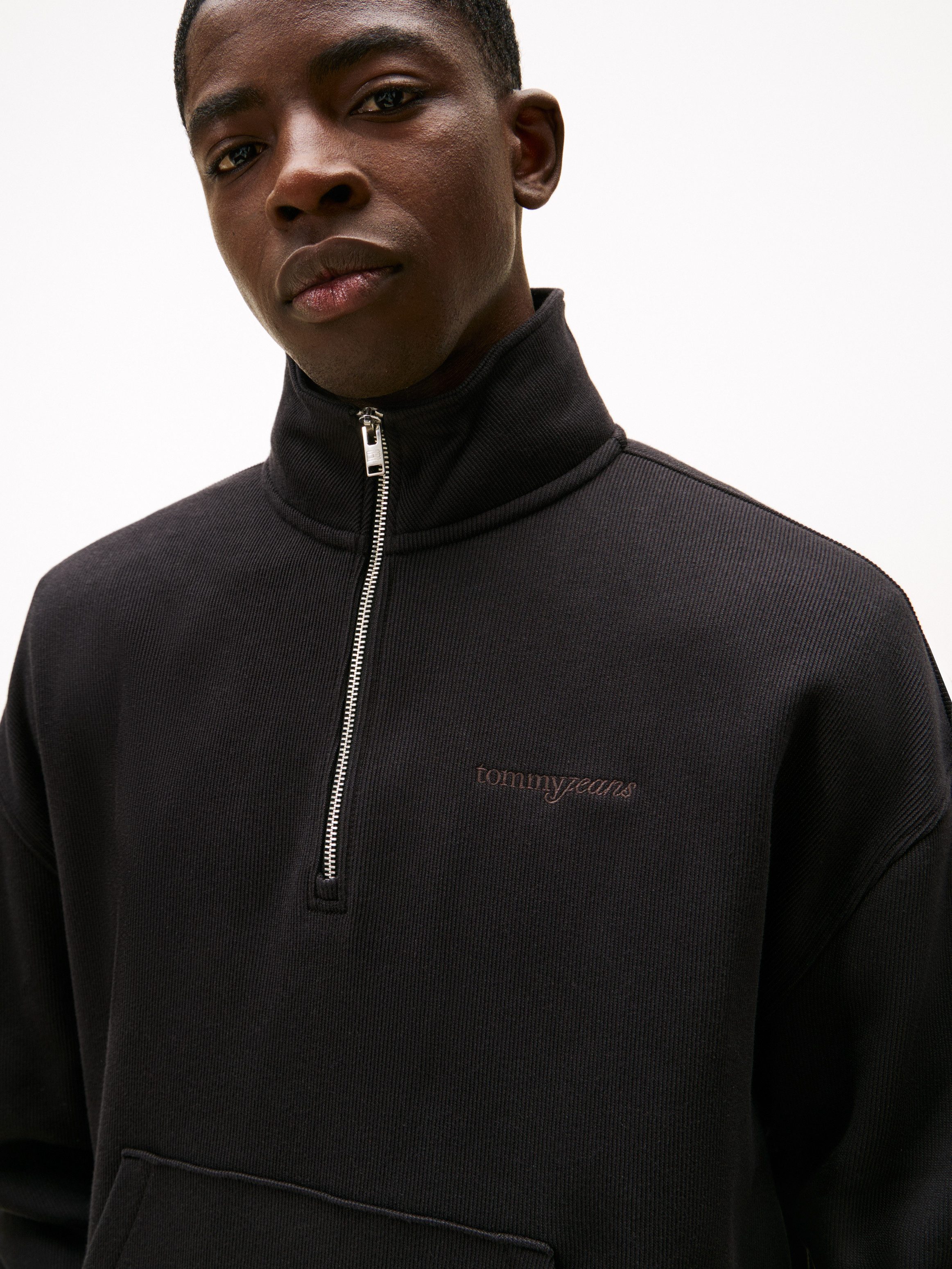 Tommy Jeans Sweatshirt TJM 90S SCRIPT RIB FLEECE Troyerkragen mit Reißverschluss, normale Passform