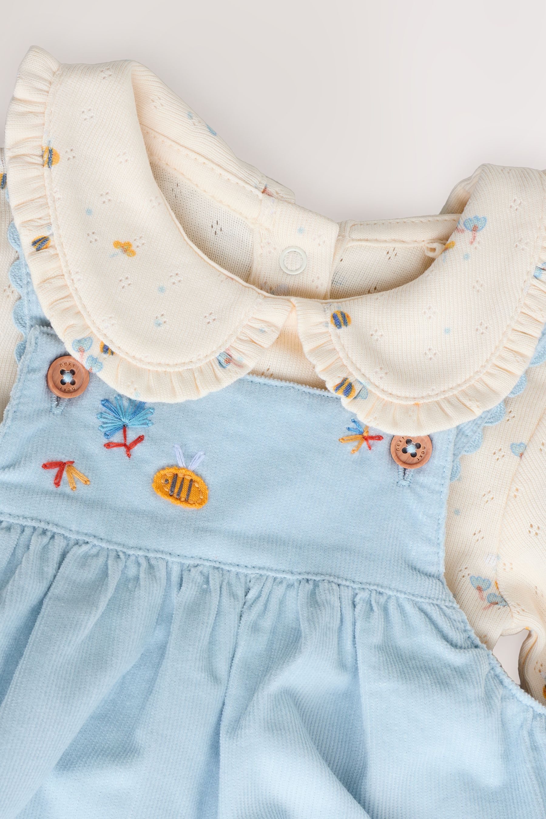 Next Latzkleid Baby-Set: Latzkleid, Langarm-Bodysuit, Strumpfhose (3-tlg)