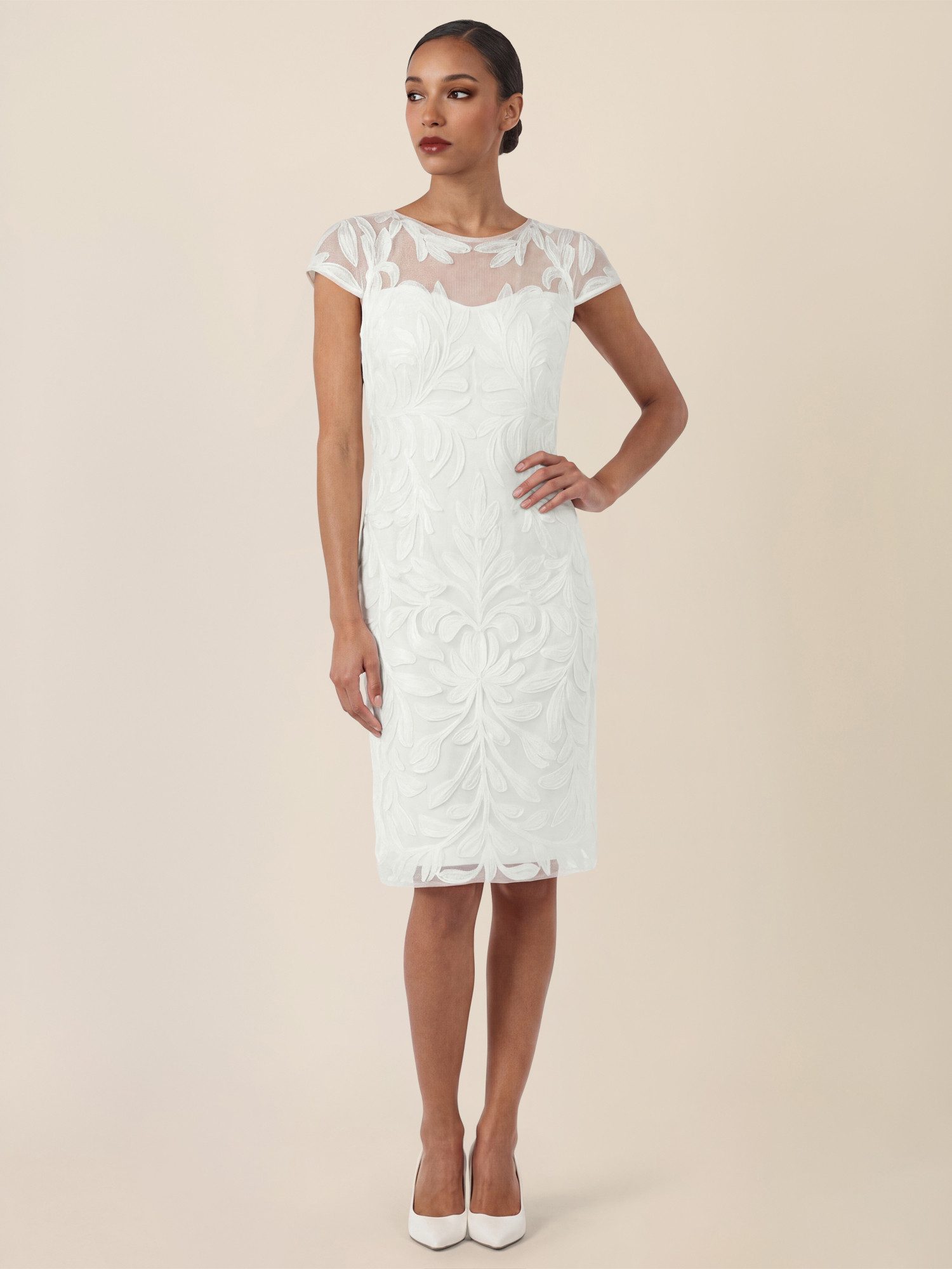 Apart Brautkleid mit floraler 3D-Stickerei günstig online kaufen