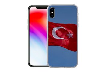 MuchoWow Handyhülle Eine türkische Flagge am blauen Himmel, Handyhülle Apple iPhone Xs Max, Smartphone-Bumper, Print, Handy