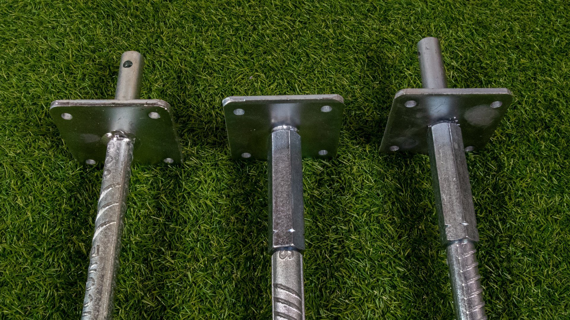 Gartenwelt Riegelsberger Pfostenträger T-Pfostenträger mit Dorn M25 höhenverstellbar für Pfosten mit 11-14 cm, Einbetonieren