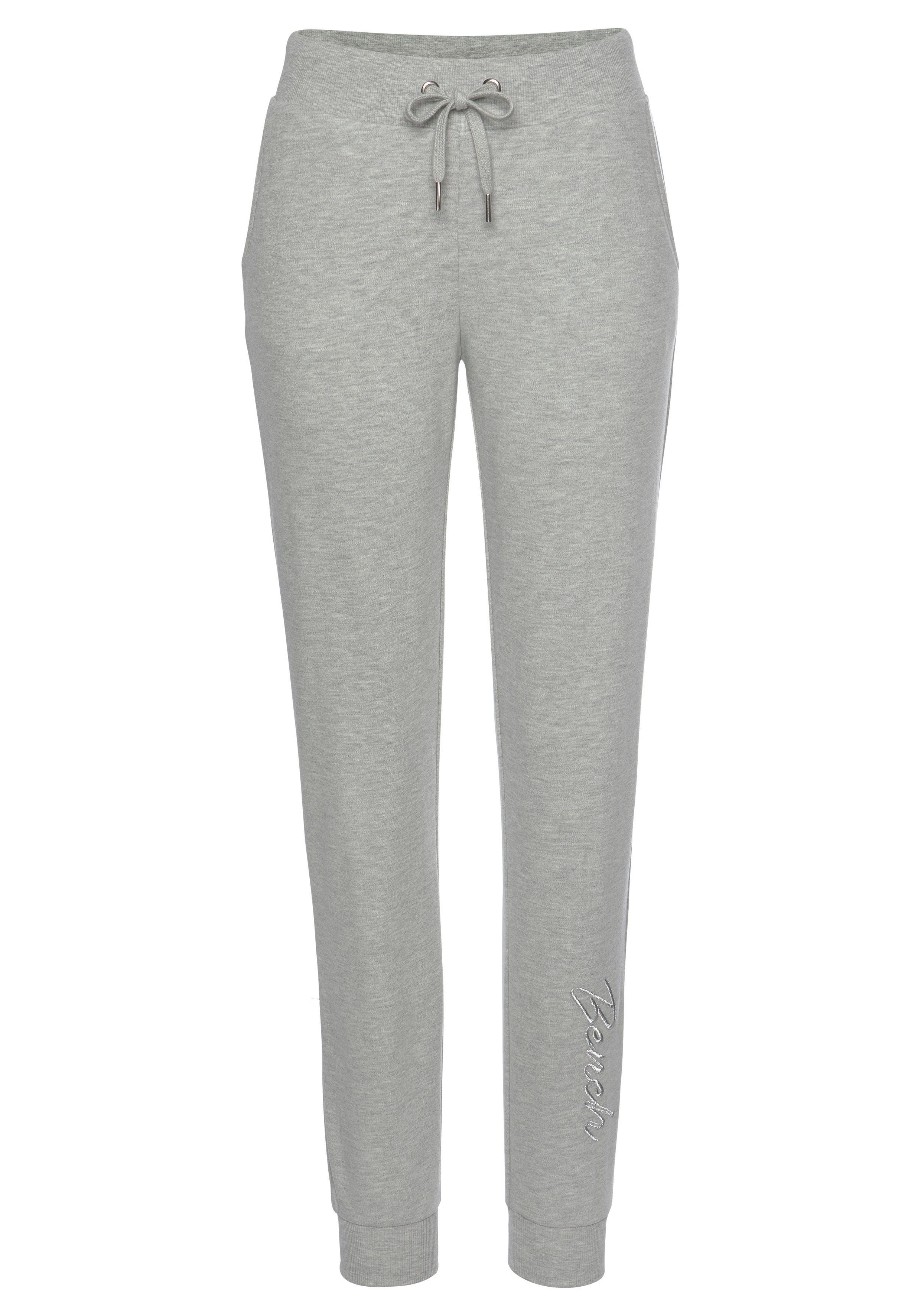 Bench. Loungeanzug hellgrau-melange Relaxhose Loungewear mit glänzender Logostickerei,