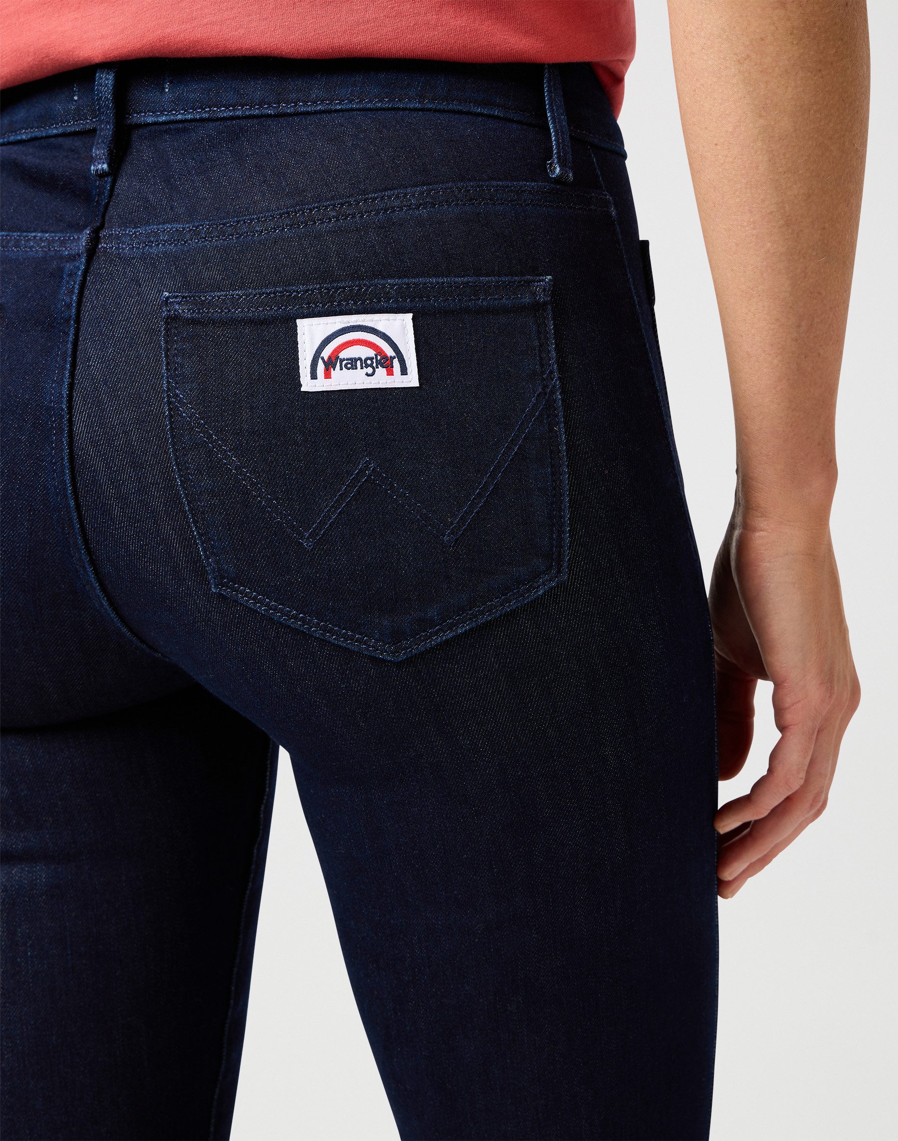 Wrangler Bootcut-Jeans Flare im Retro-Design mit ausgestelltem Bein