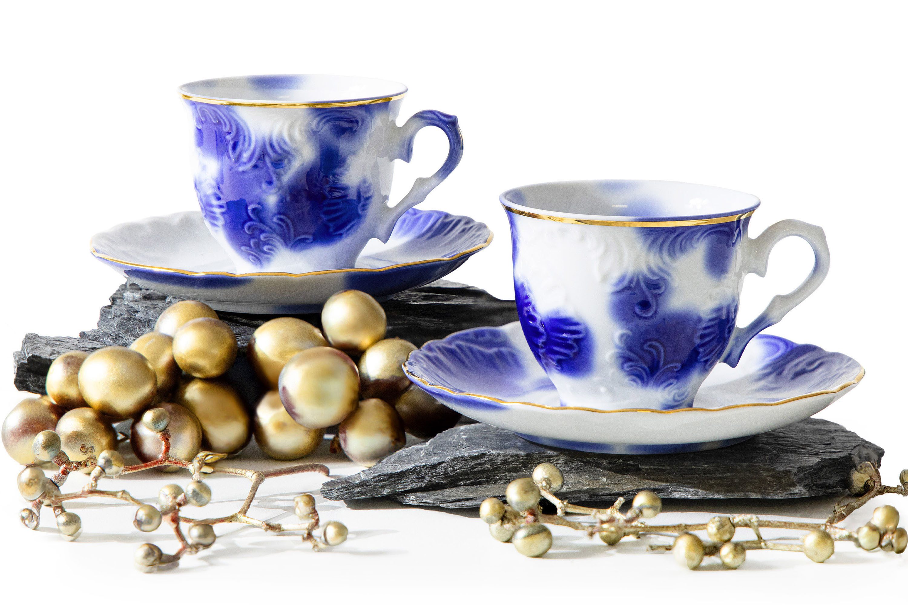 KONSIMO® Kaffeeservice CMIELOW ROCOCO Kaffeetassen-Set für 2 Personen, handgefertigt (4-tlg), 2 Personen, Porzellan, Hochwertiges Prestige-Hartporzellan, in echtem Gold bemalt