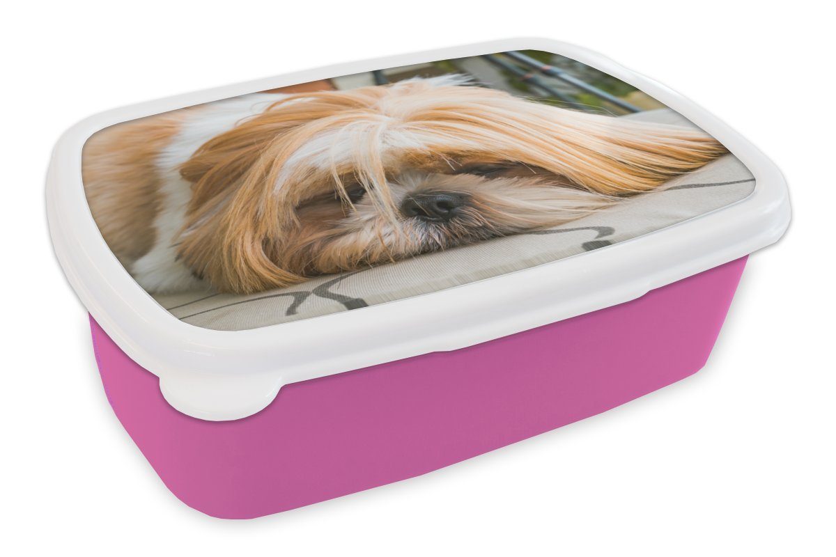 MuchoWow rosa Kunststoff, Lunchbox Snackbox, Ein Erwachsene, Kinder, Brotdose auf Mädchen, dem schlafend Shih Tzu liegt Boden, (2-tlg), Hund Kunststoff für Brotbox