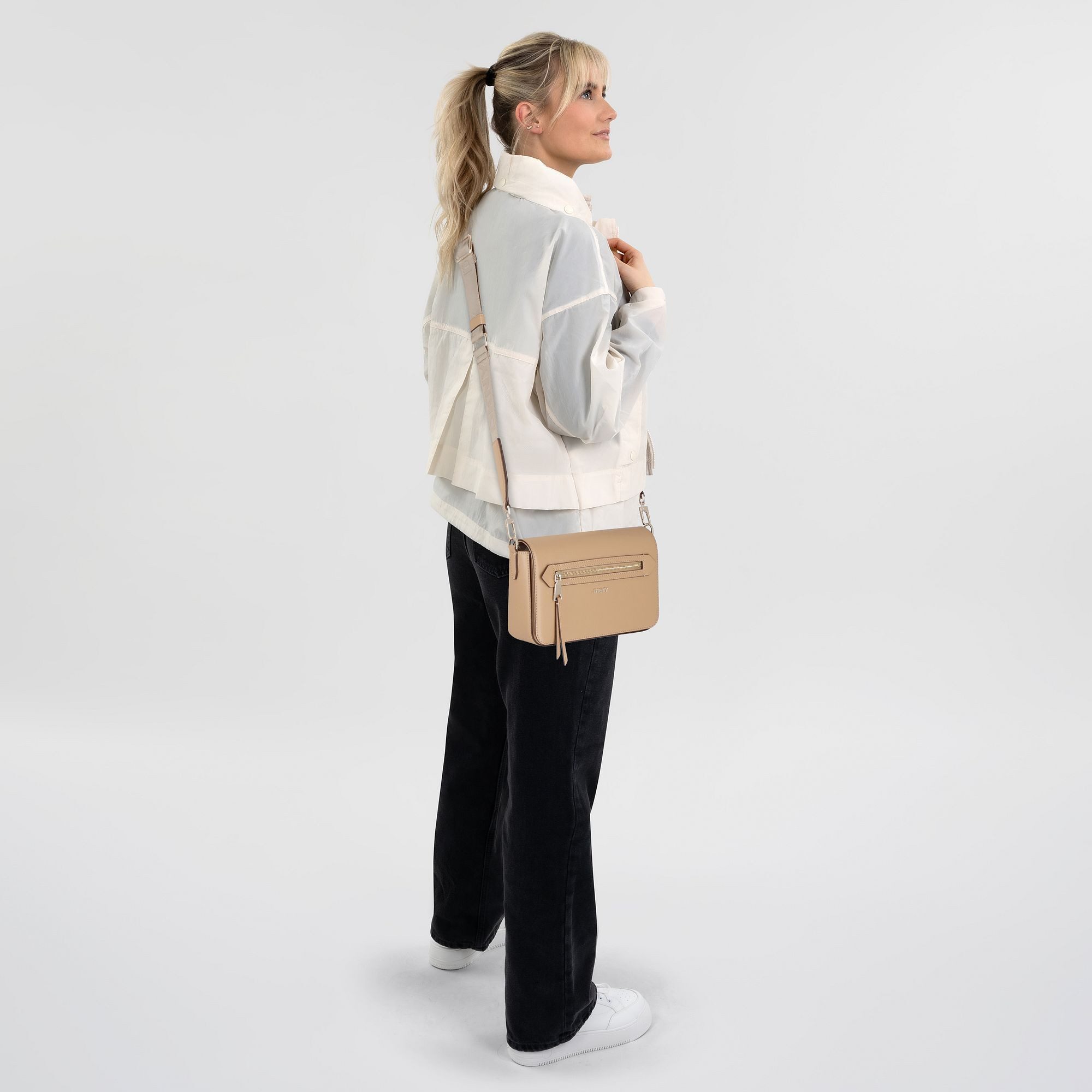 DKNY Umhängetasche Bryant Ave, Leder