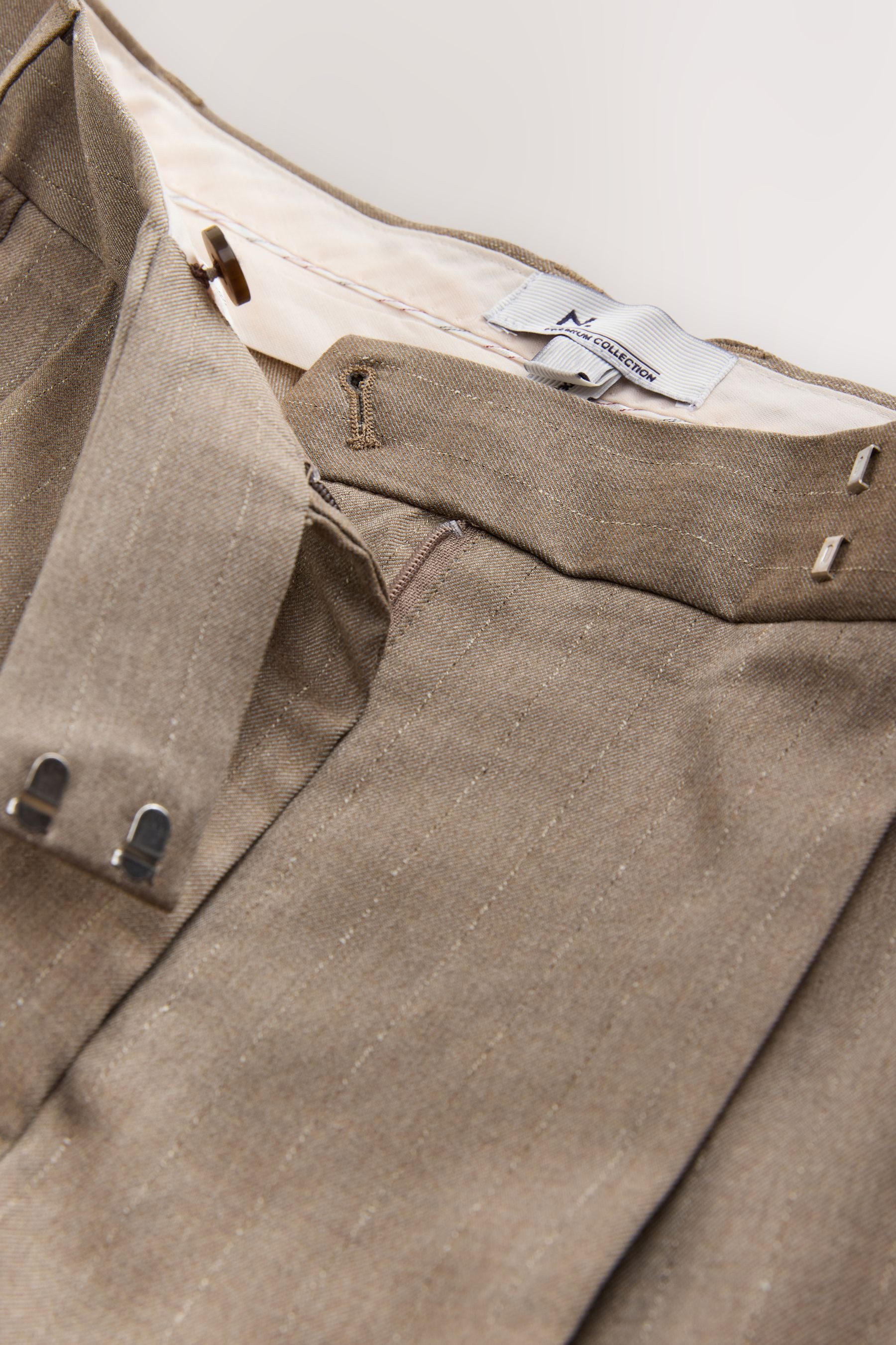 Next Anzughose N. Premium Gestreifte figurbetonte Hose (1-tlg)