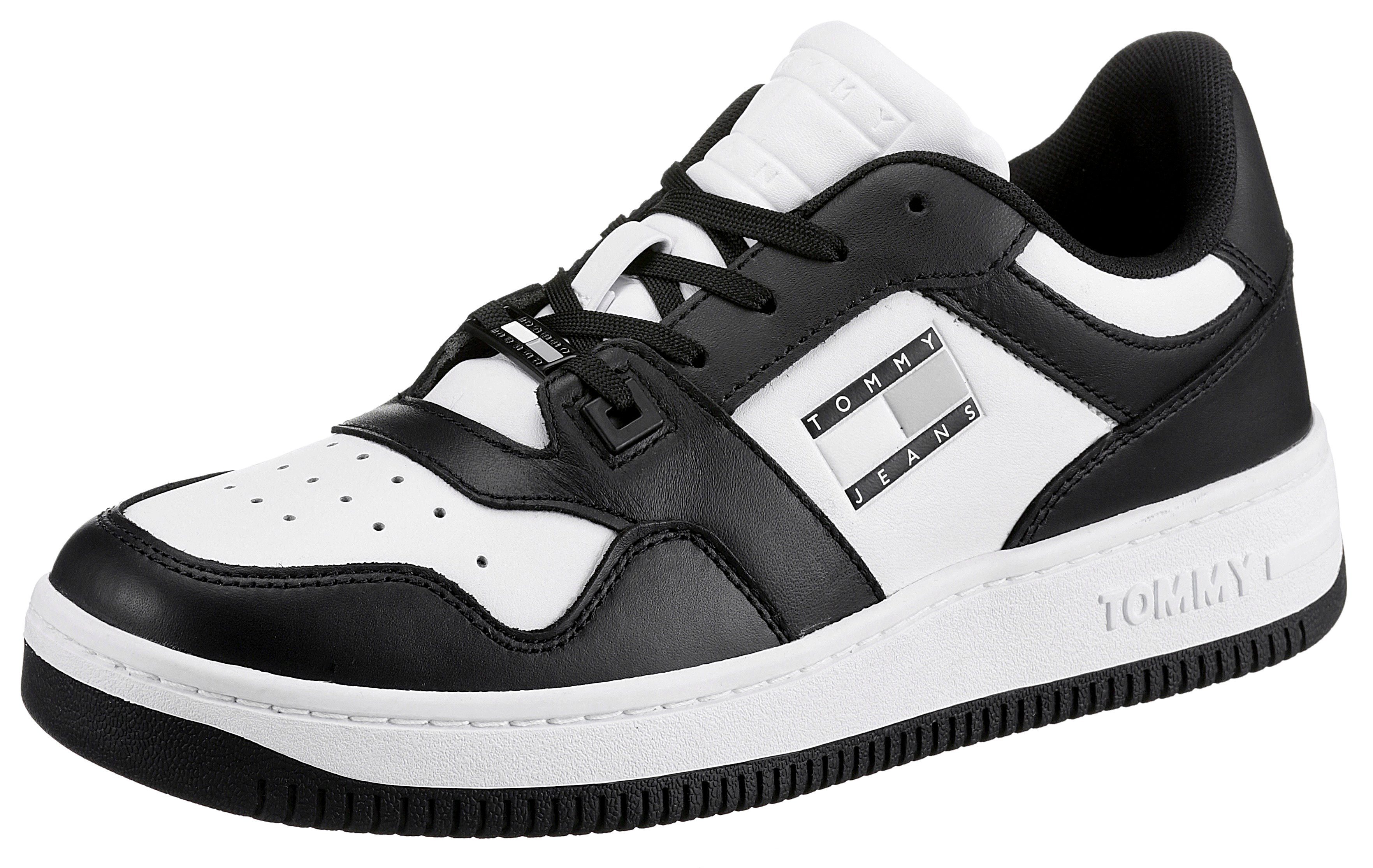 Tommy Jeans TOMMY JEANS RETRO WMN LOW FANCY Keilsneaker im two-tone Look, in Schuhweite E (schmal) schwarz-weiß