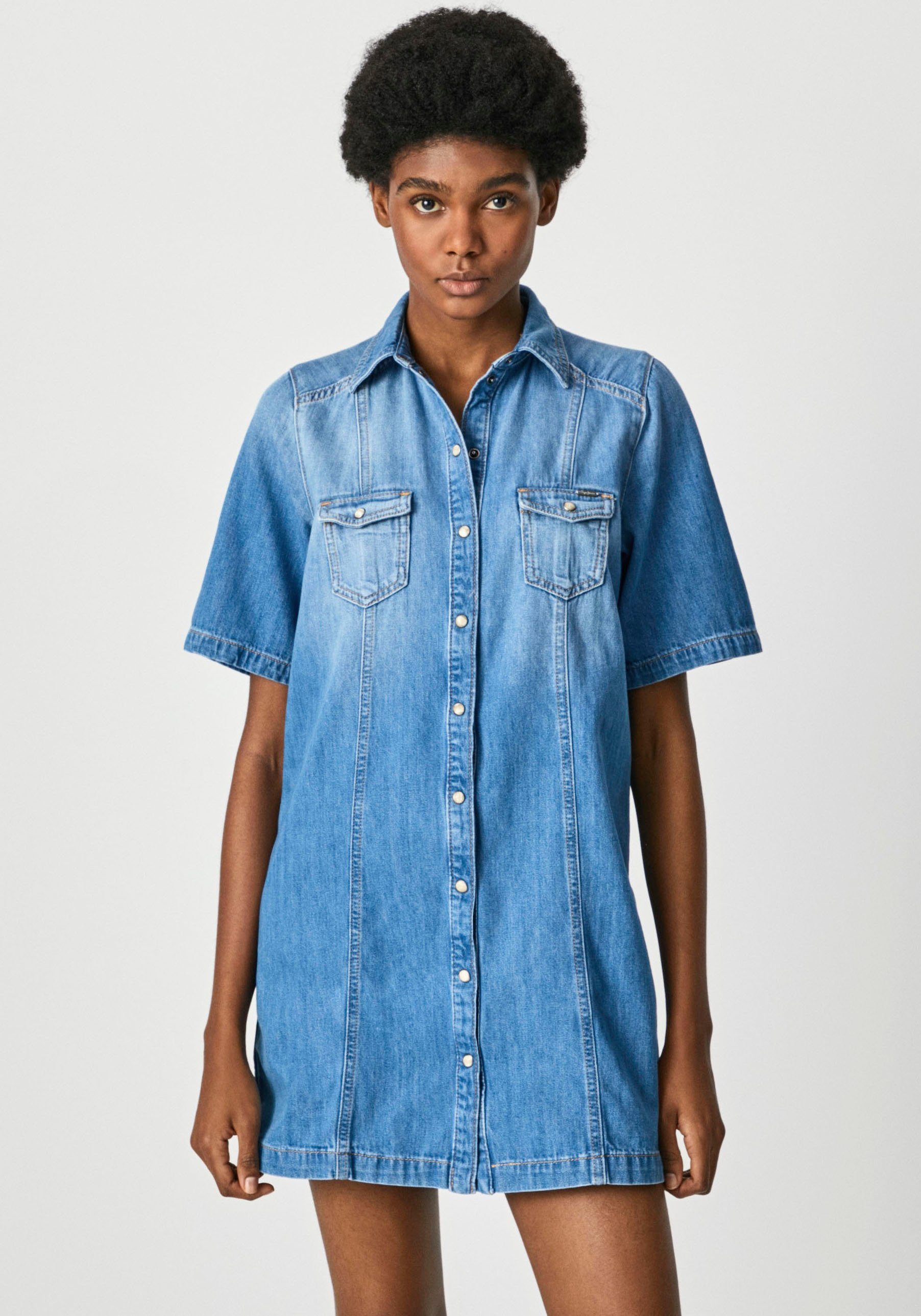 Pepe Jeans Jeanskleid »HOLLY« mit kurzen A-Linien Ärmeln, kontrastfarbenen  Nähten und Kentkragen in leichtem Denim online kaufen | OTTO