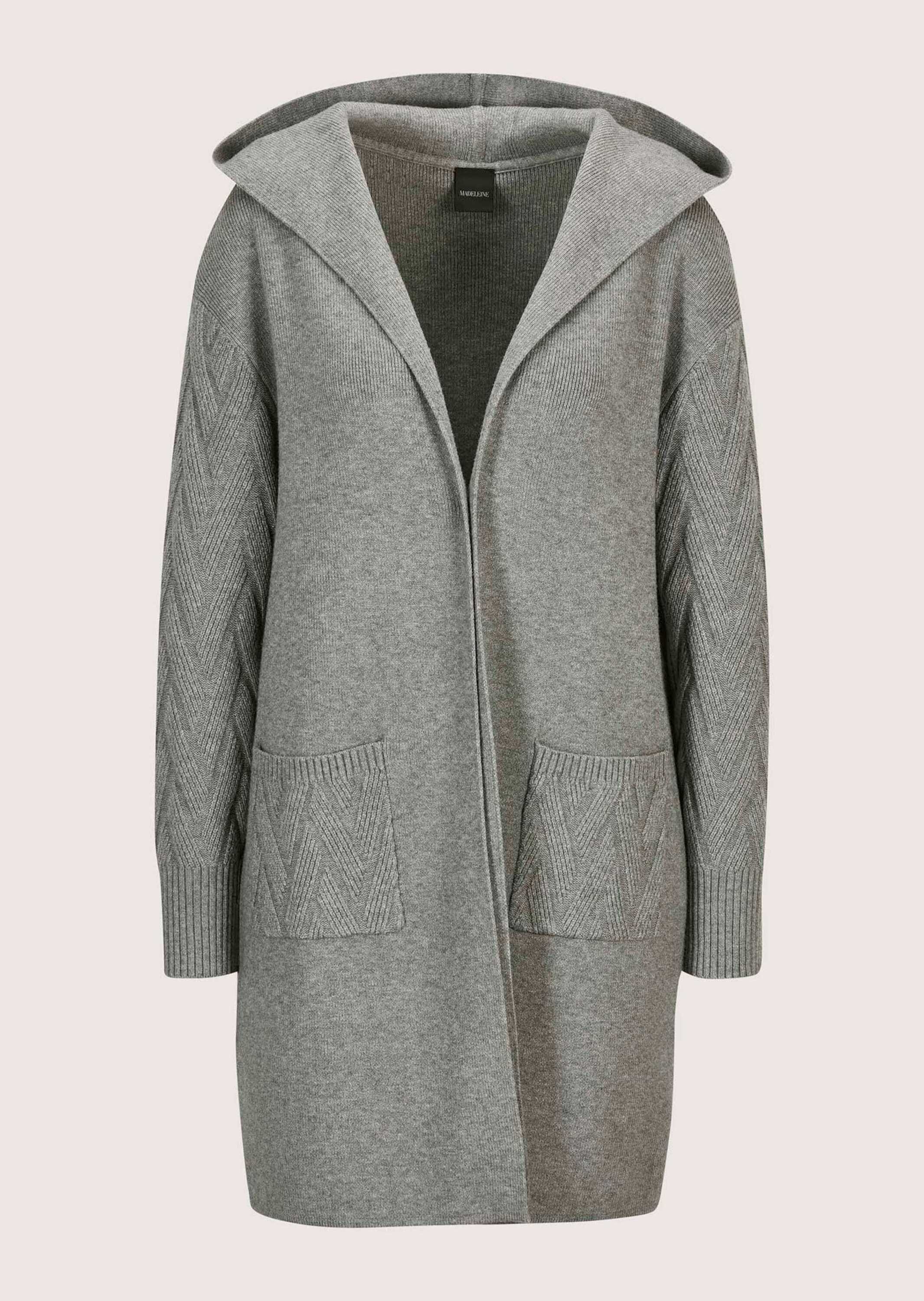 MADELEINE Strickjacke Urbaner Cardigan in Longform Kapuzenjacke mit Jacquard-Ärmeln, ohne Verschluss und Langarm