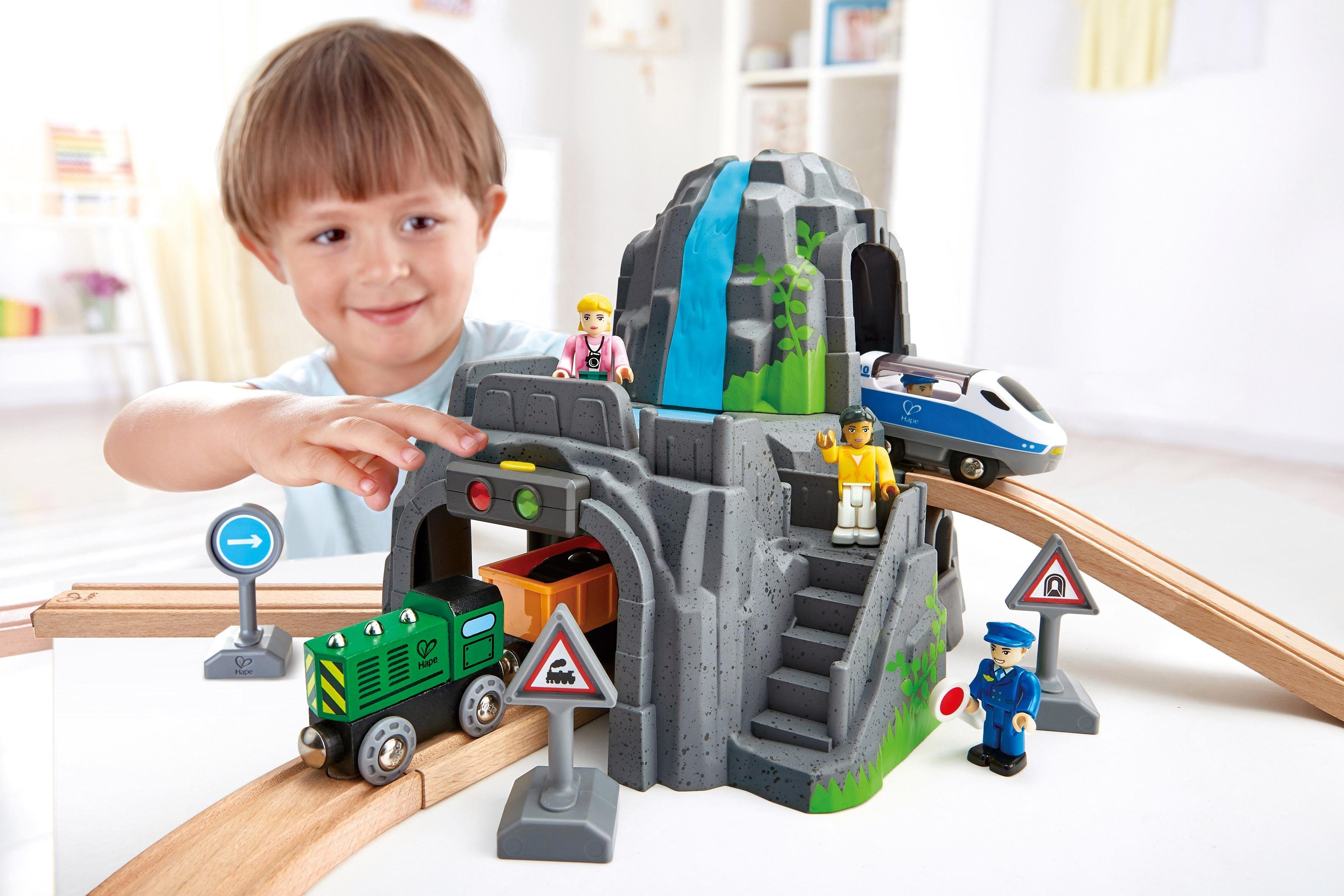 Hape Spielzeug-Eisenbahn Tunnelkombination mit Licht und günstig online kaufen