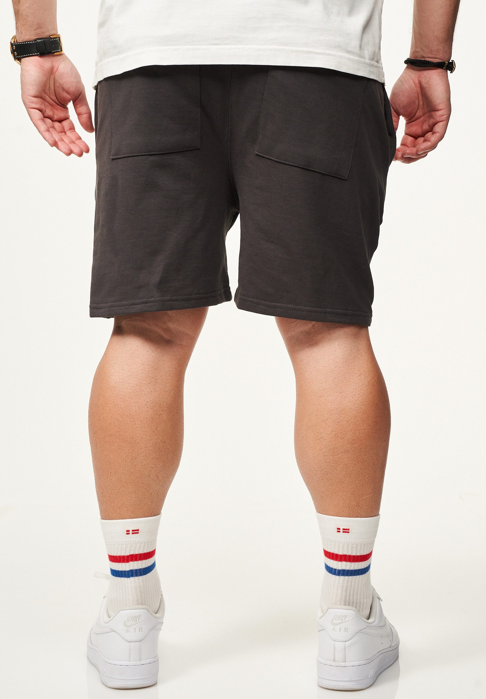 BEHYPE STUDIOS Sweatshorts im lockeren Relaxed-Fit aus 100% Baumwolle für Herren Kurze Hose Sporthose Sommershorts mit elastischem Gummibund