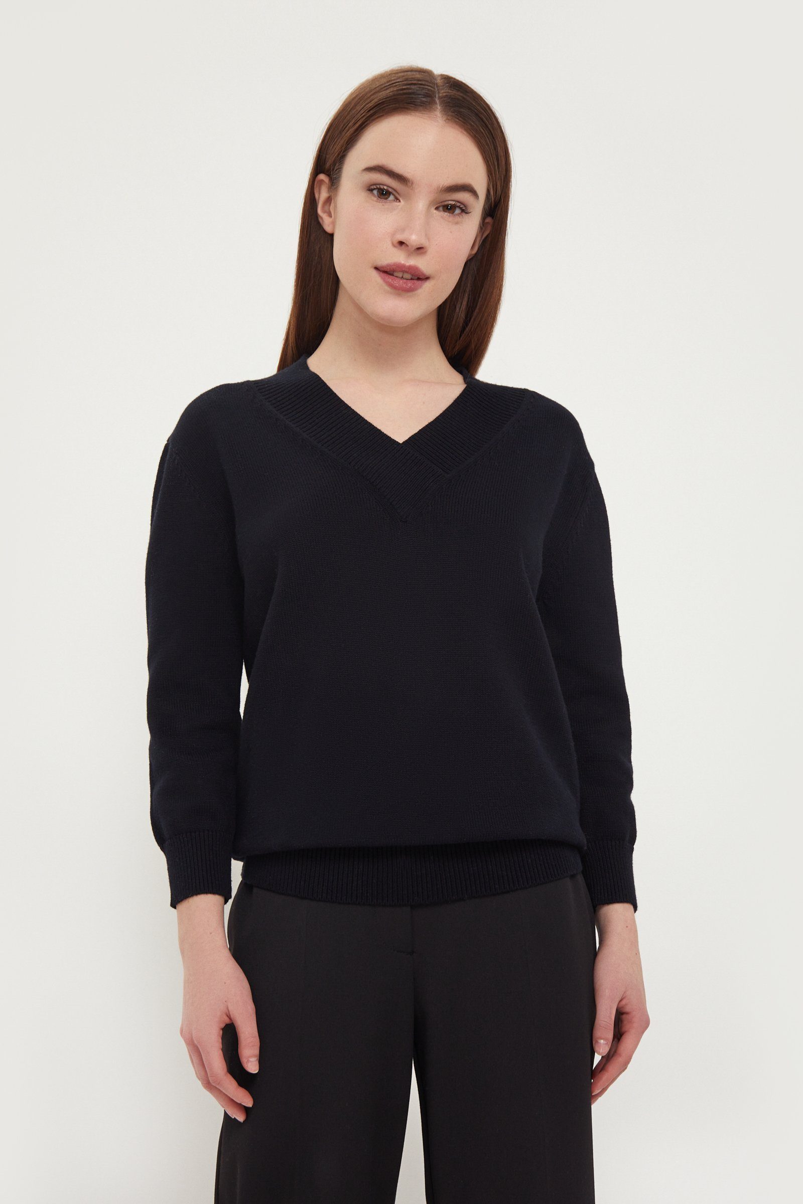 Finn Flare Rundhalspullover - mit femininem V-Ausschnitt