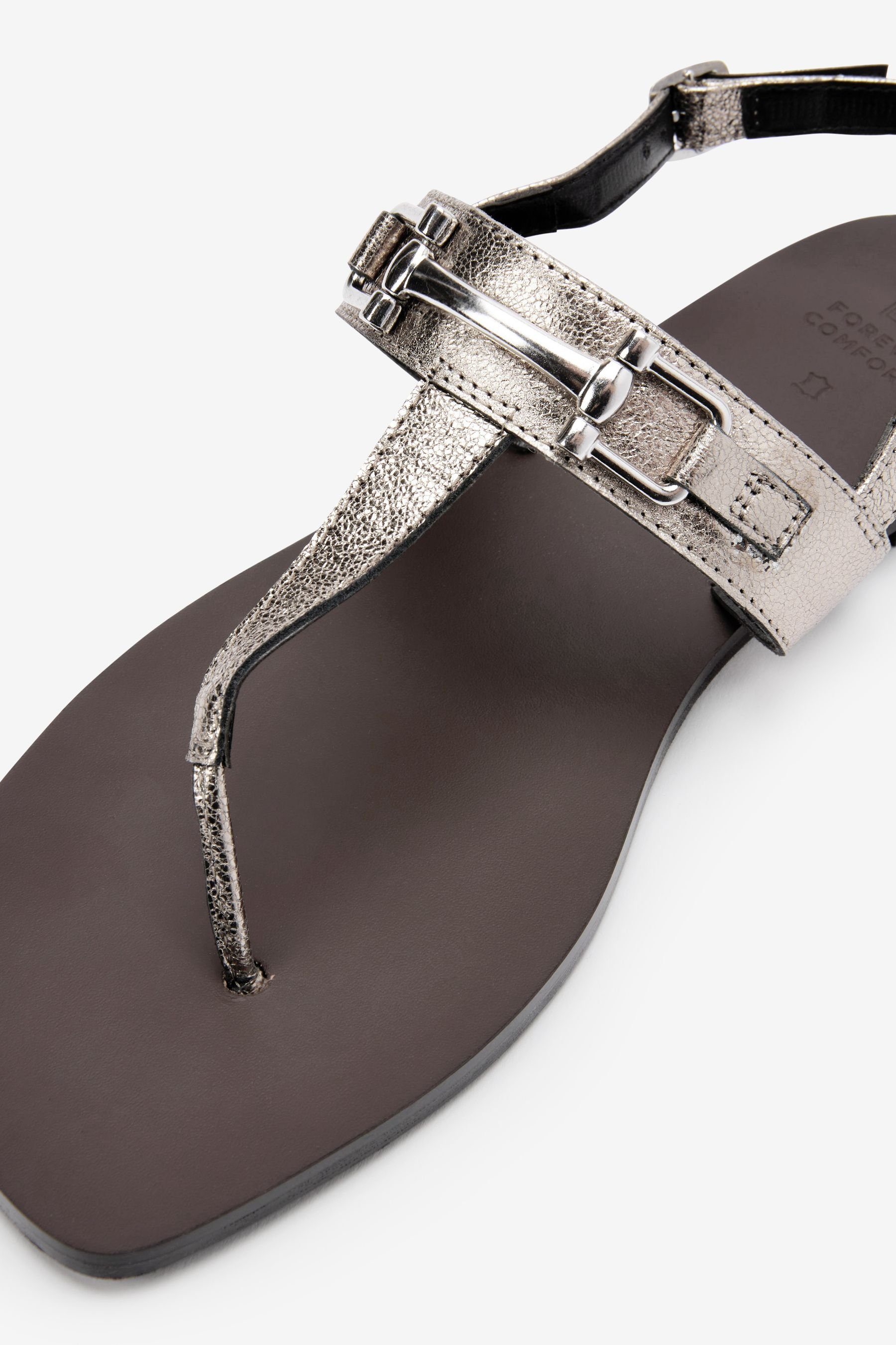 Metalldetail Next Leder Sandale Silver Pewter aus Zehentrenner mit (1-tlg)