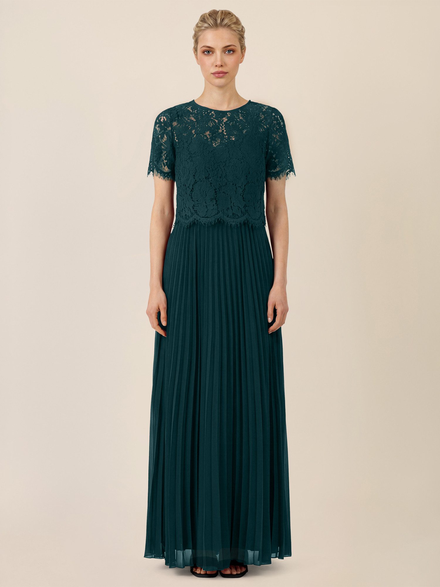 Apart Abendkleid mit Spitzenoberteil und Plisseerock