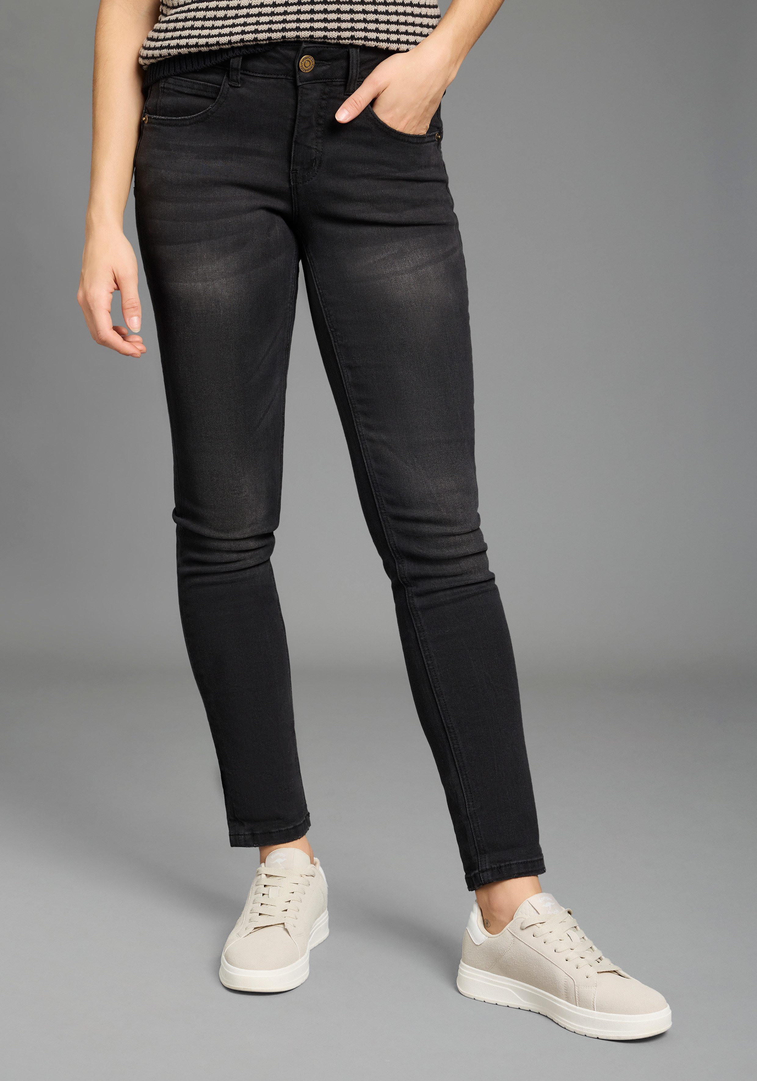 KangaROOS Relax-fit-Jeans RELAX-FIT HIGH WAIST knöchelfreie Schnittform, krempelbare Beinabschlüsse