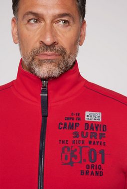 CAMP DAVID Sweatjacke mit kontrastreichen Prints und Badges