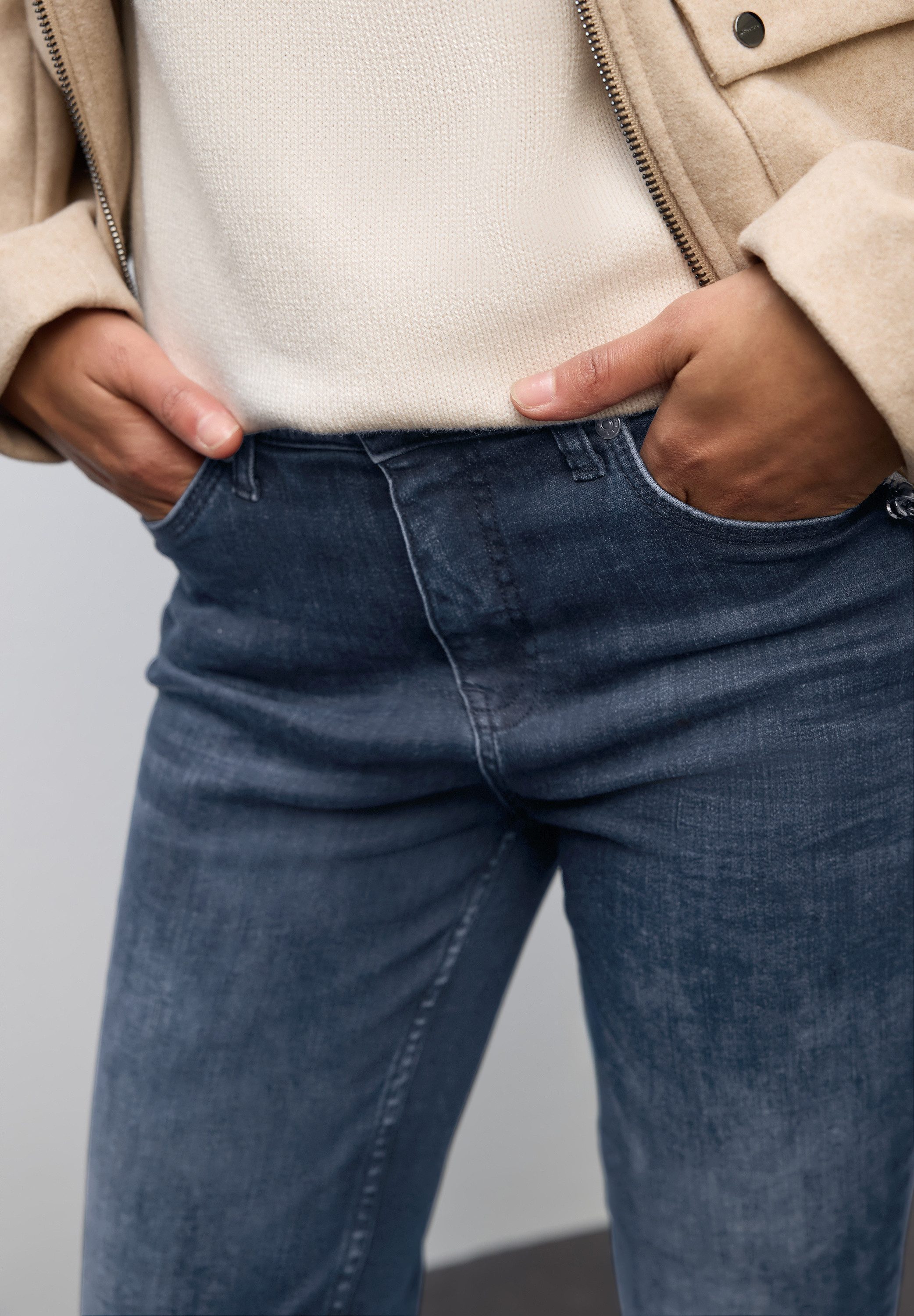 STREET ONE Slim-fit-Jeans QR Style Bootcut im 5-Pocket-Style und mit Stretch